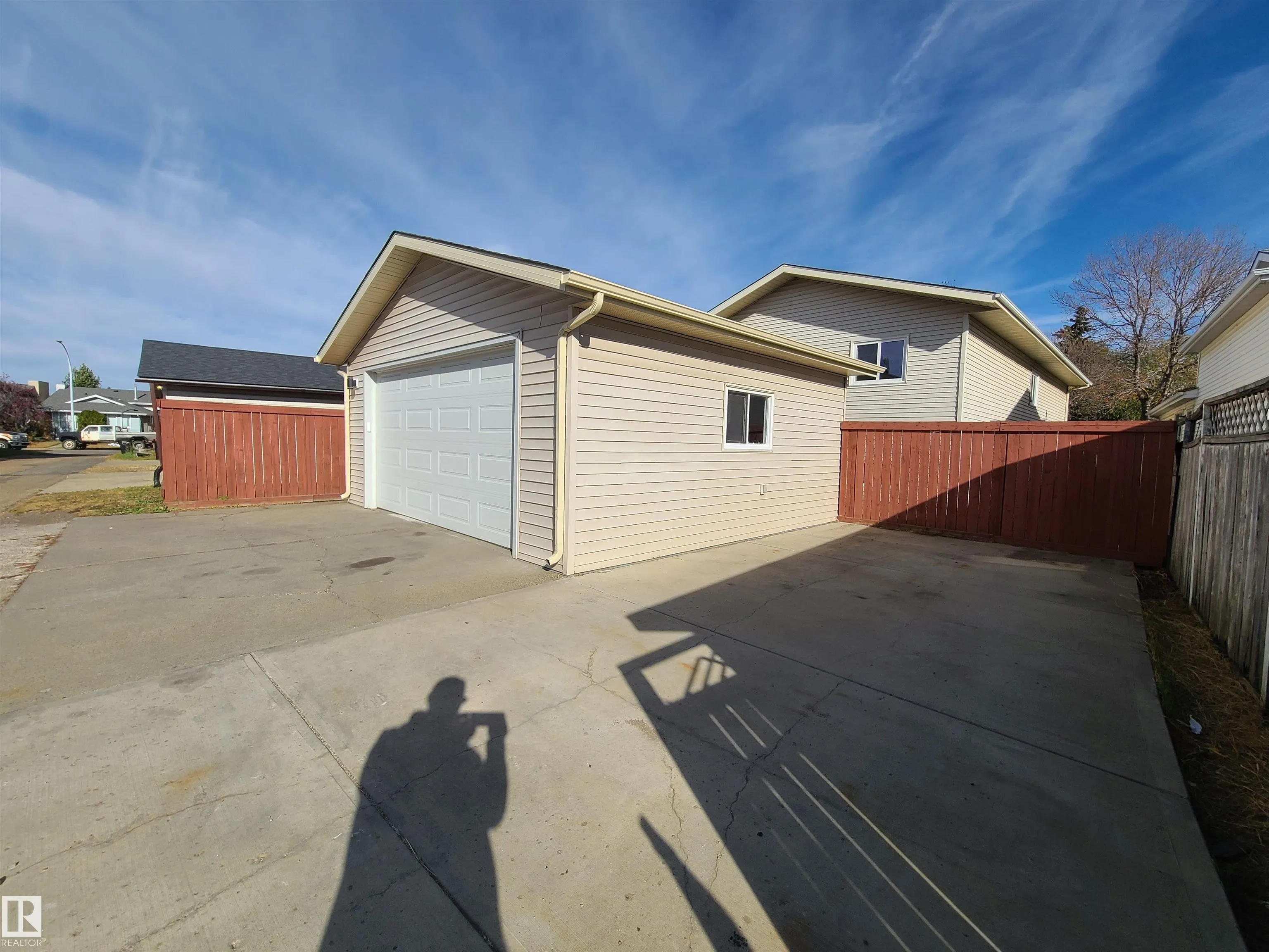 16924 95 Street