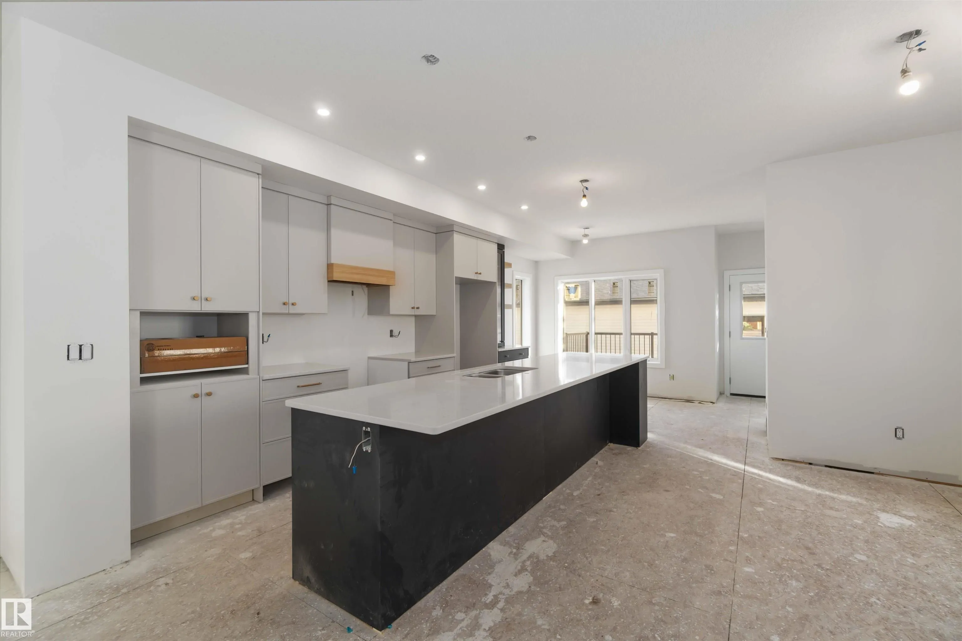 7509 ROWLAND Road