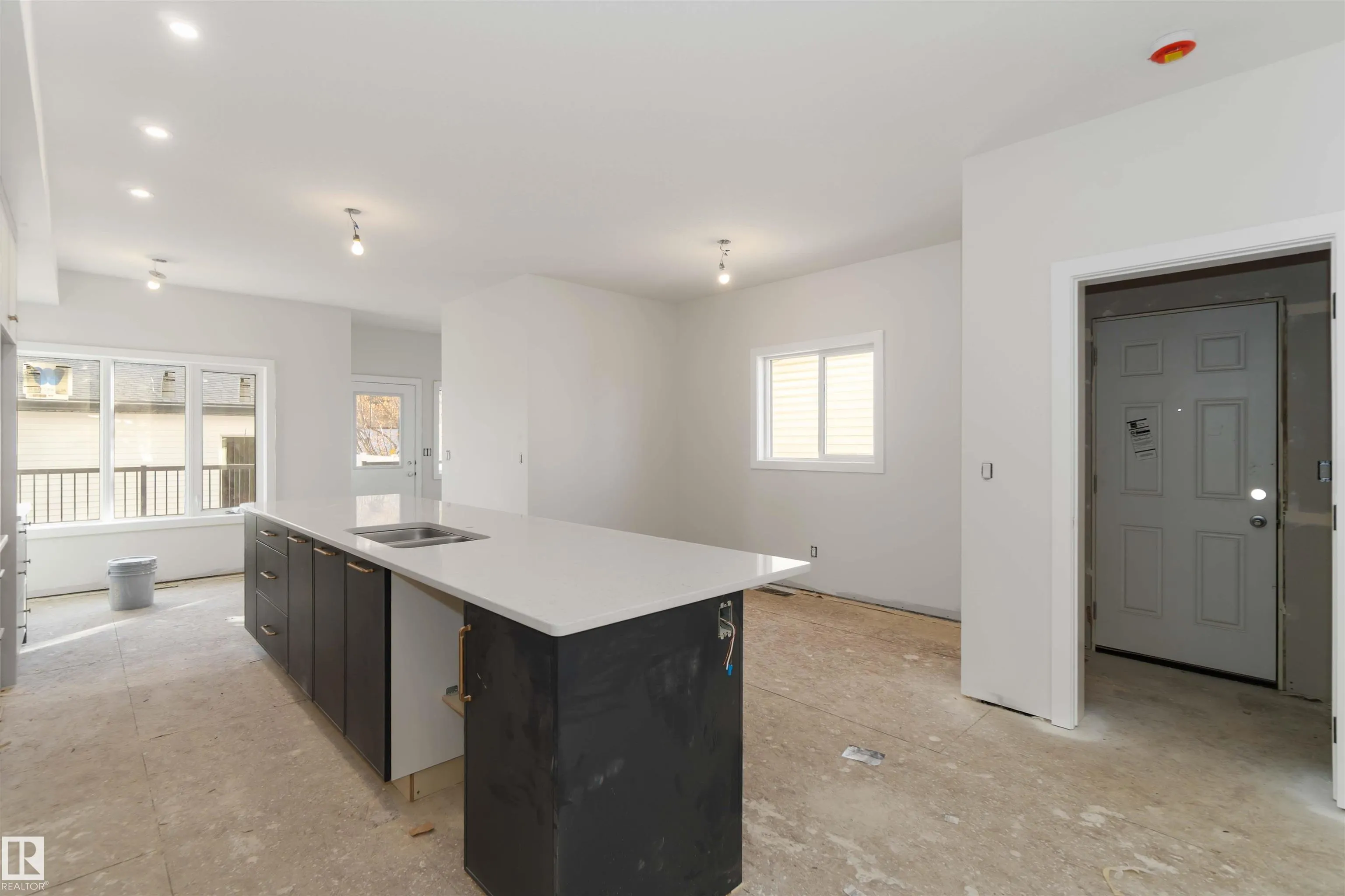 7509 ROWLAND Road
