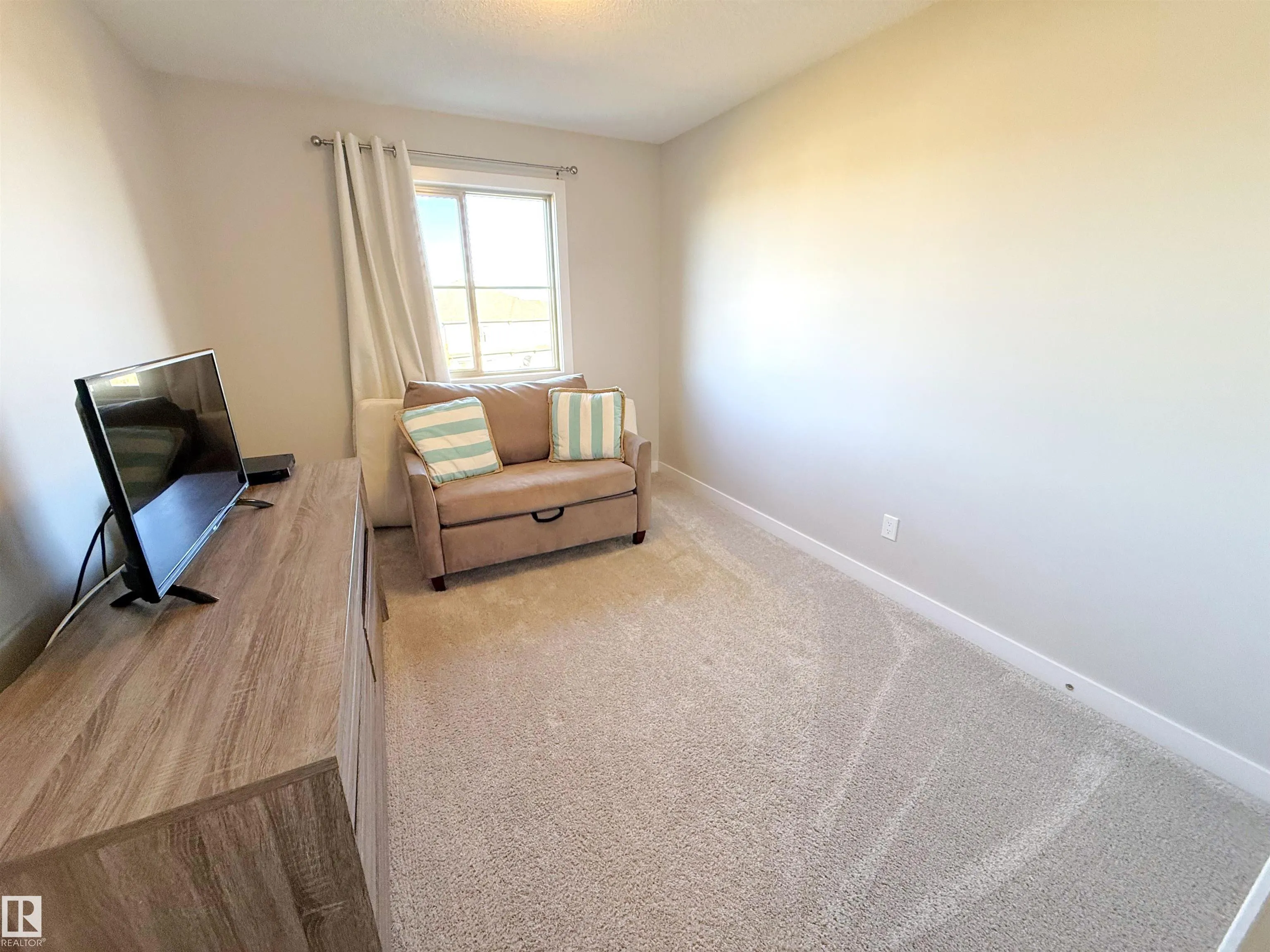 98 GREENBURY Close