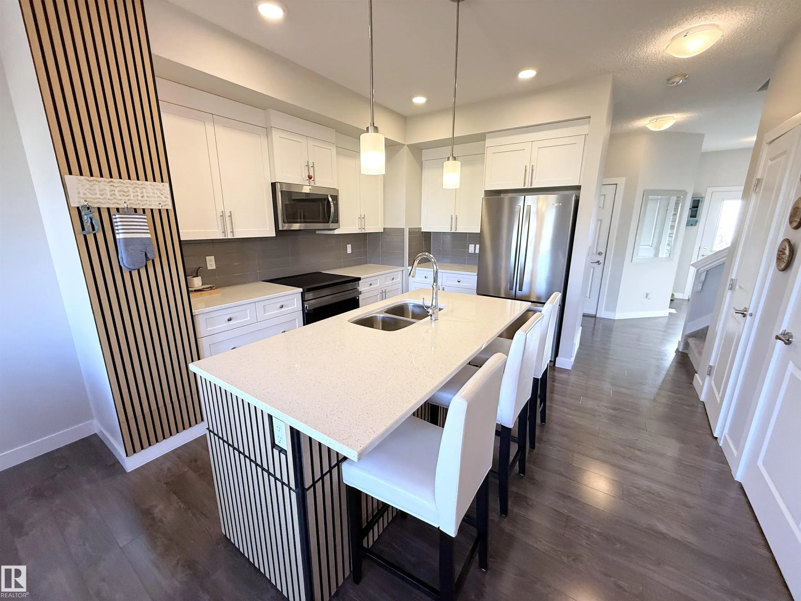 98 GREENBURY Close