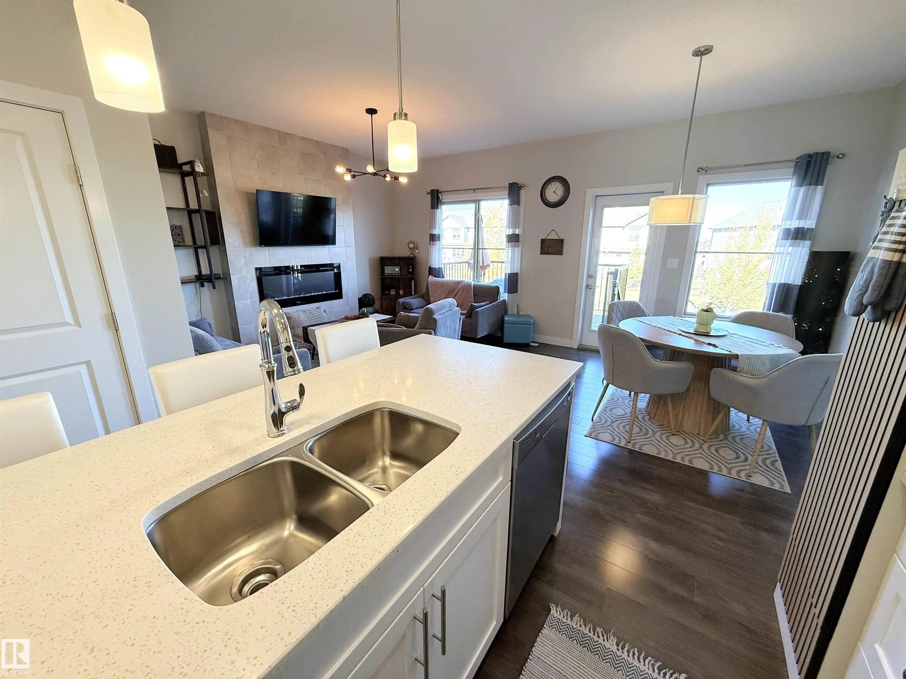 98 GREENBURY Close