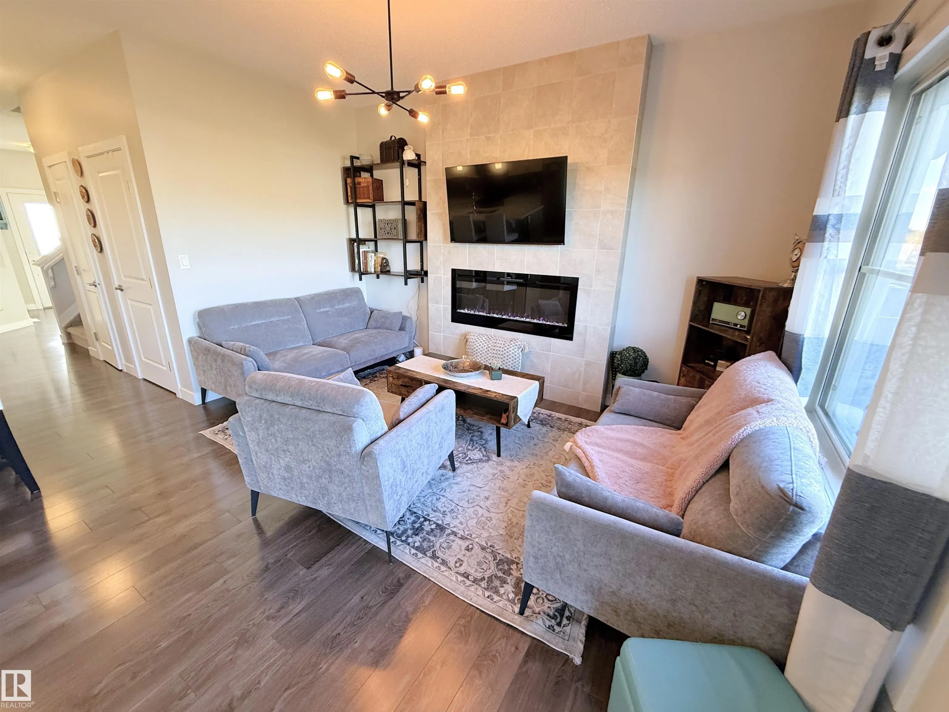 98 GREENBURY Close
