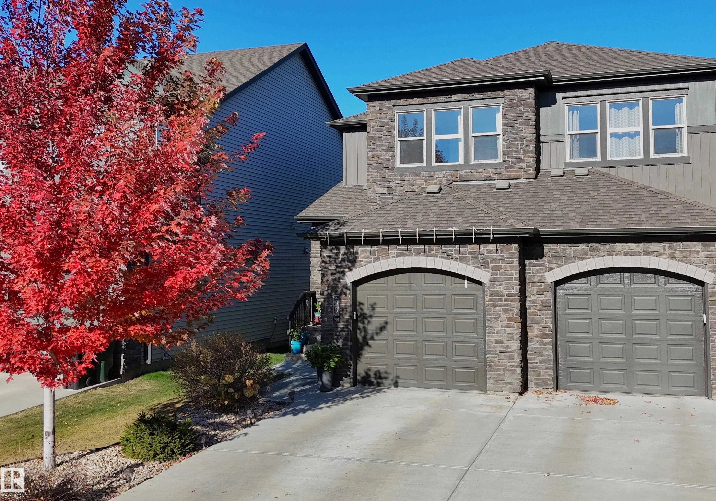 98 GREENBURY Close