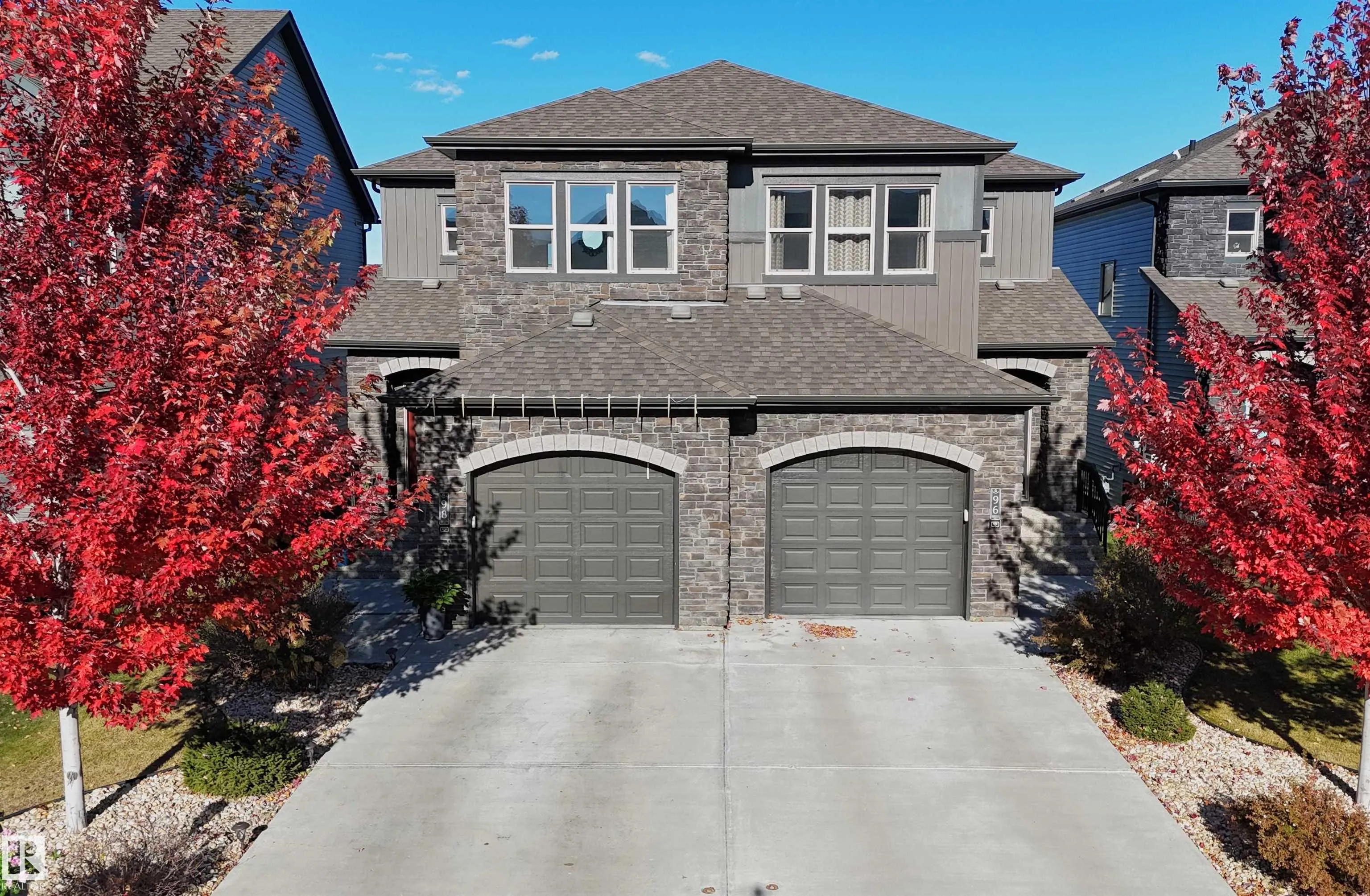 98 GREENBURY Close