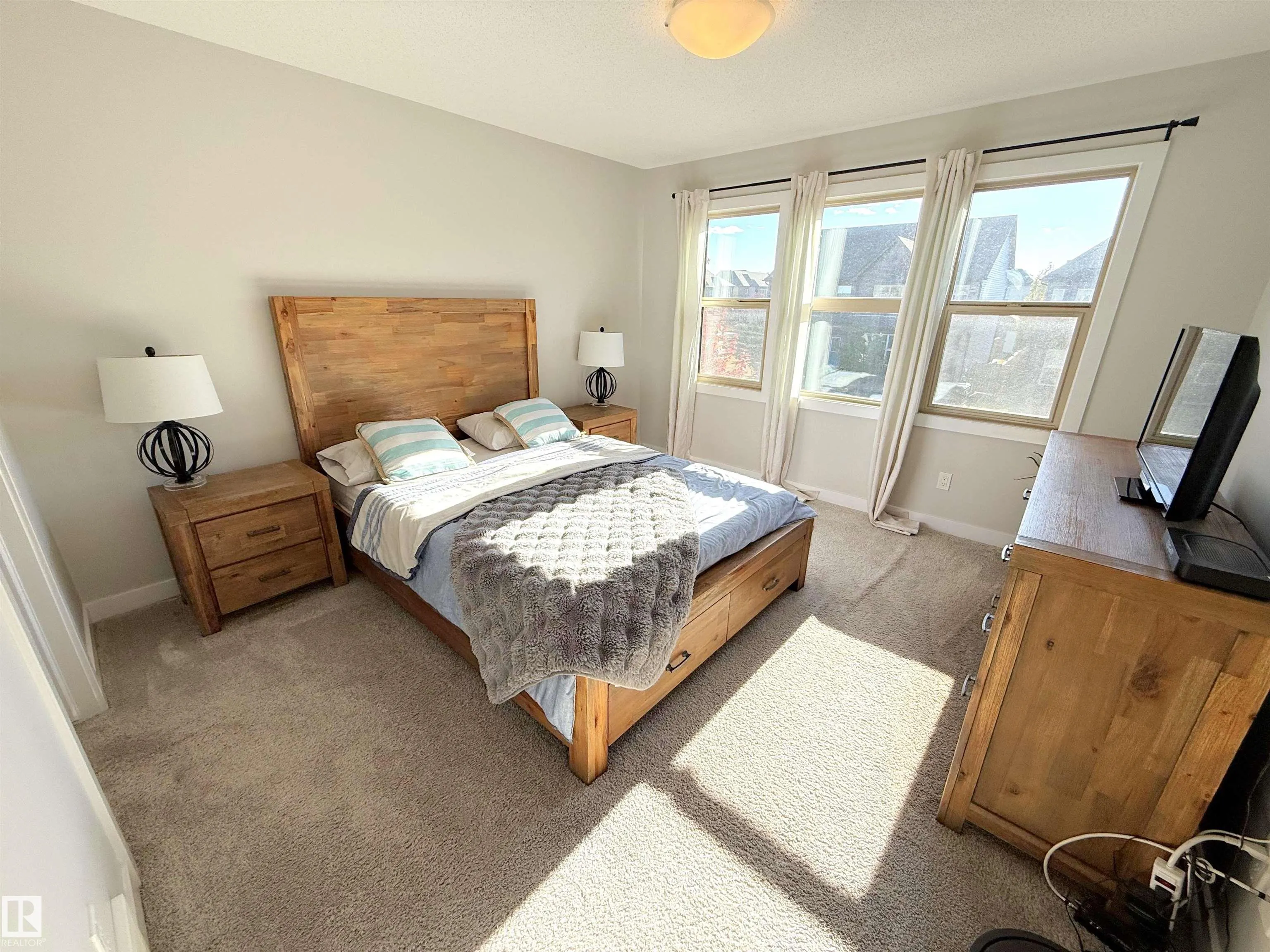 98 GREENBURY Close