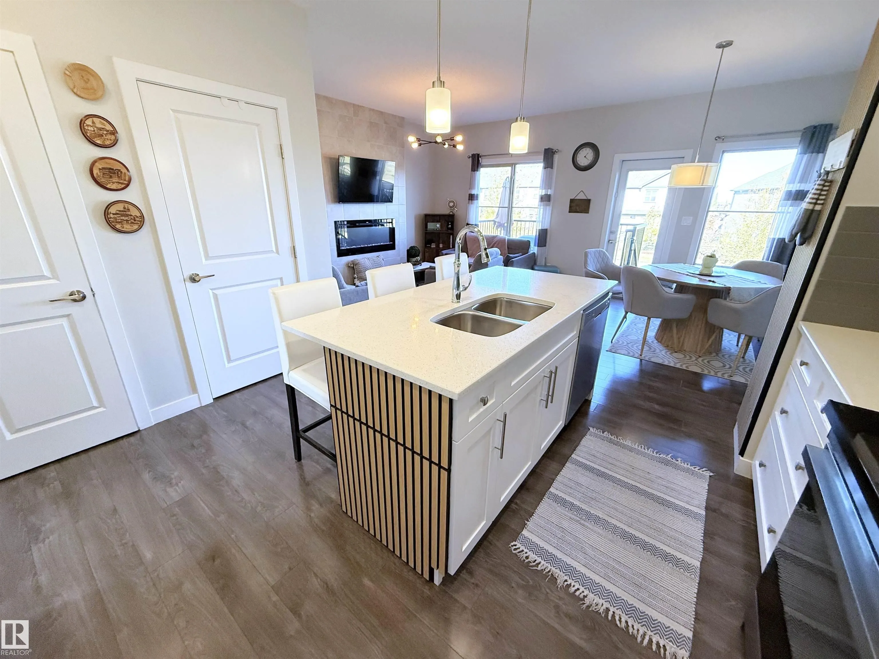 98 GREENBURY Close