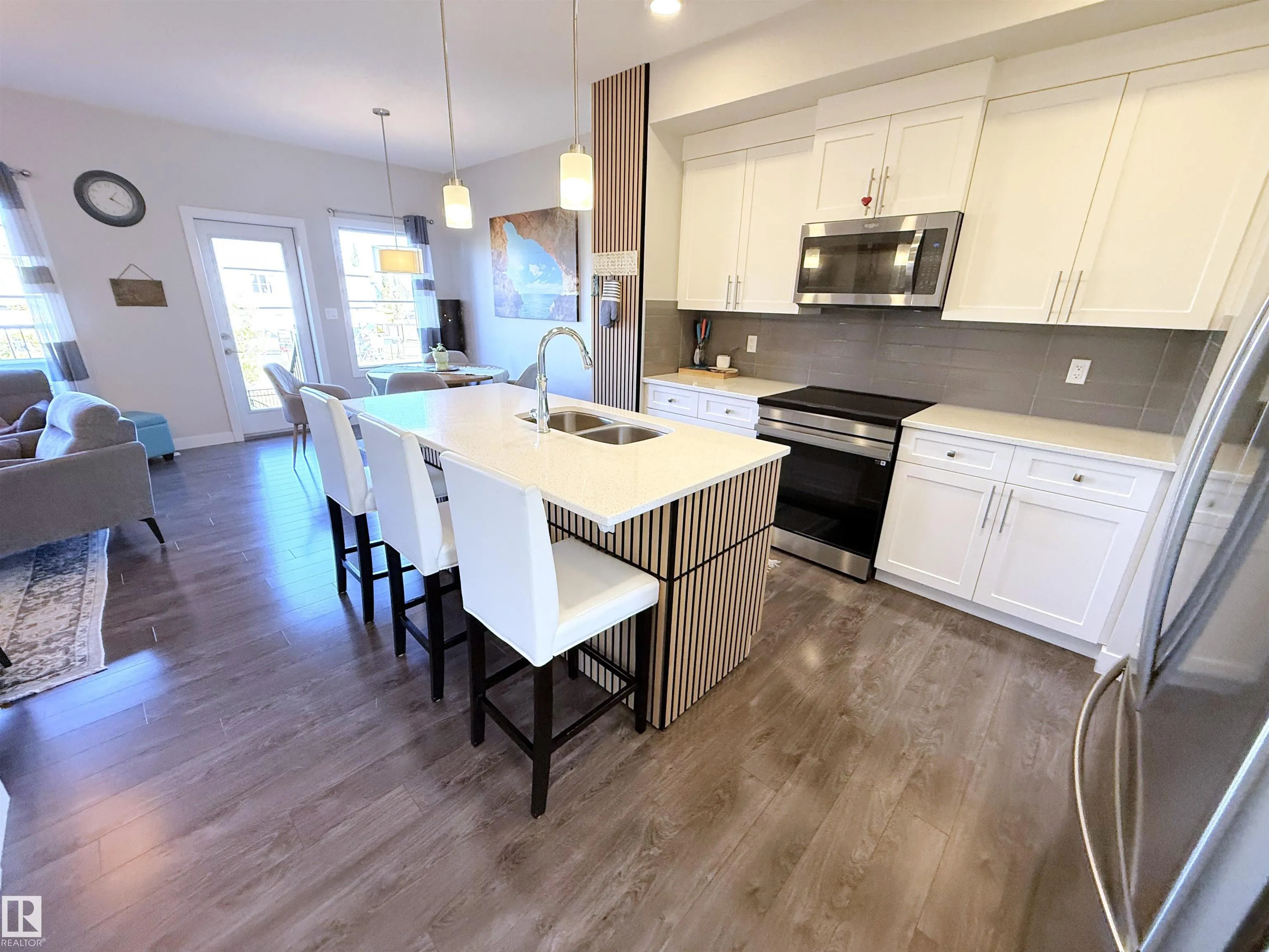 98 GREENBURY Close