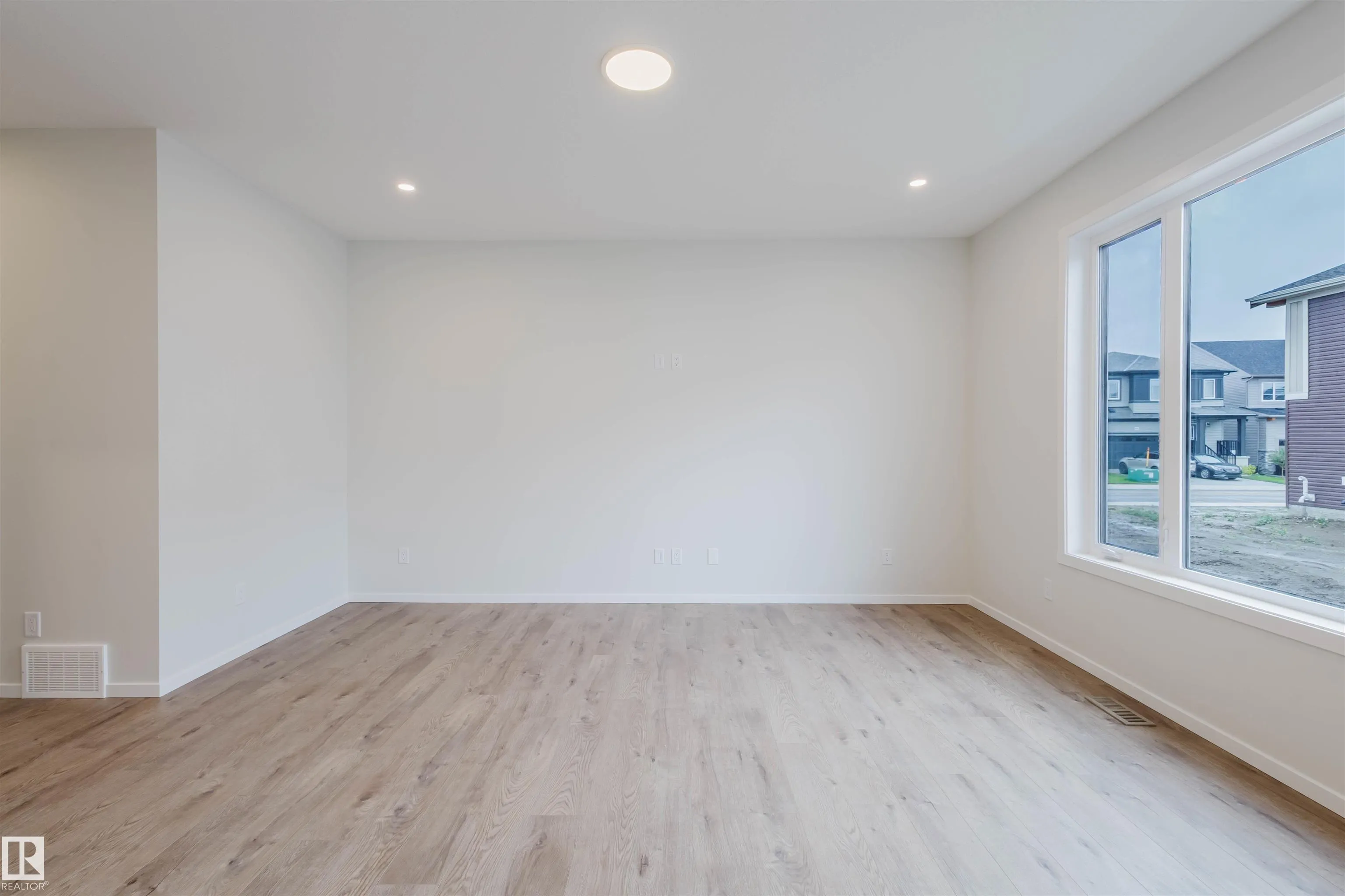 2031 209 Street