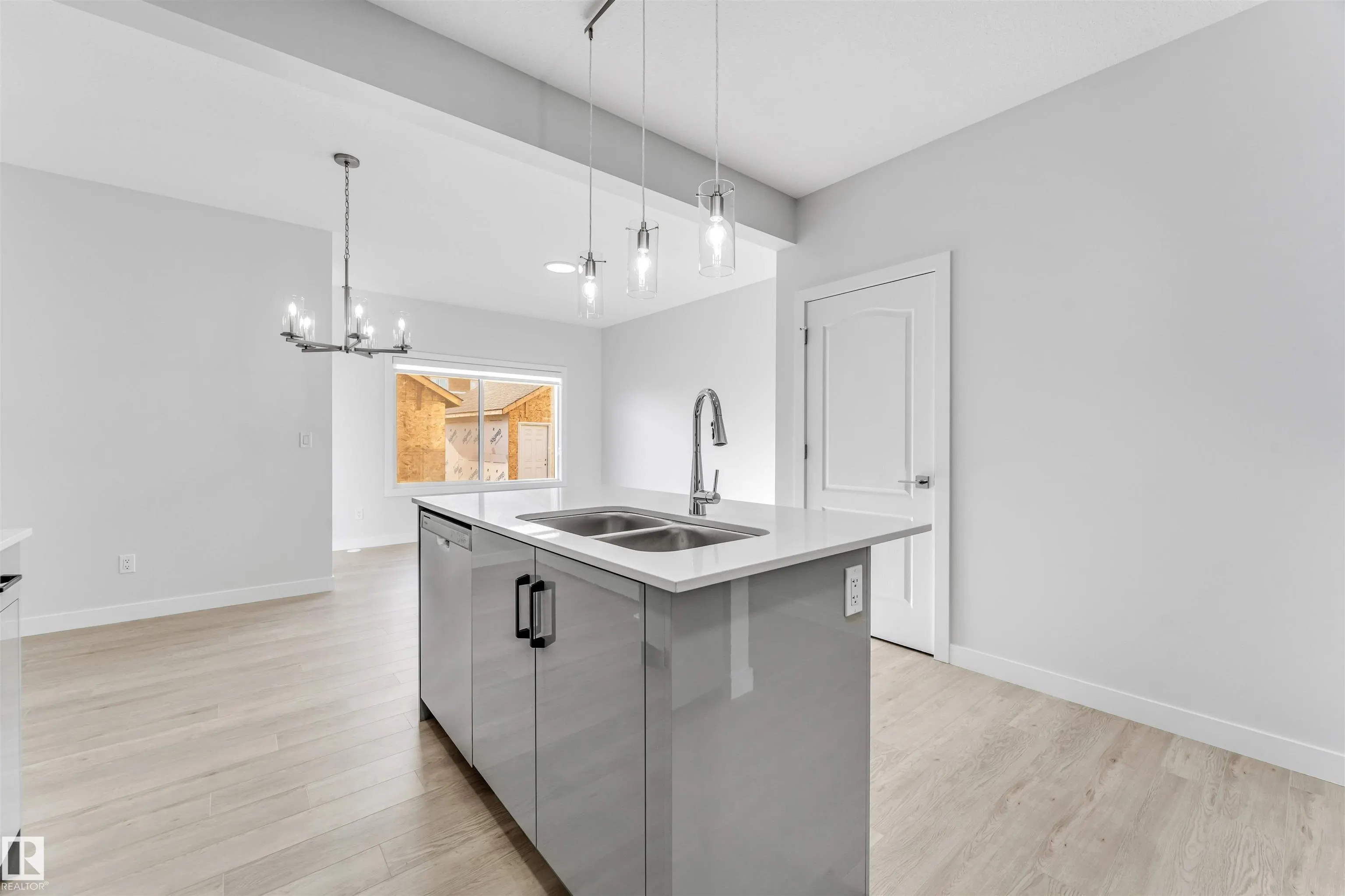 1005 ASTER Boulevard