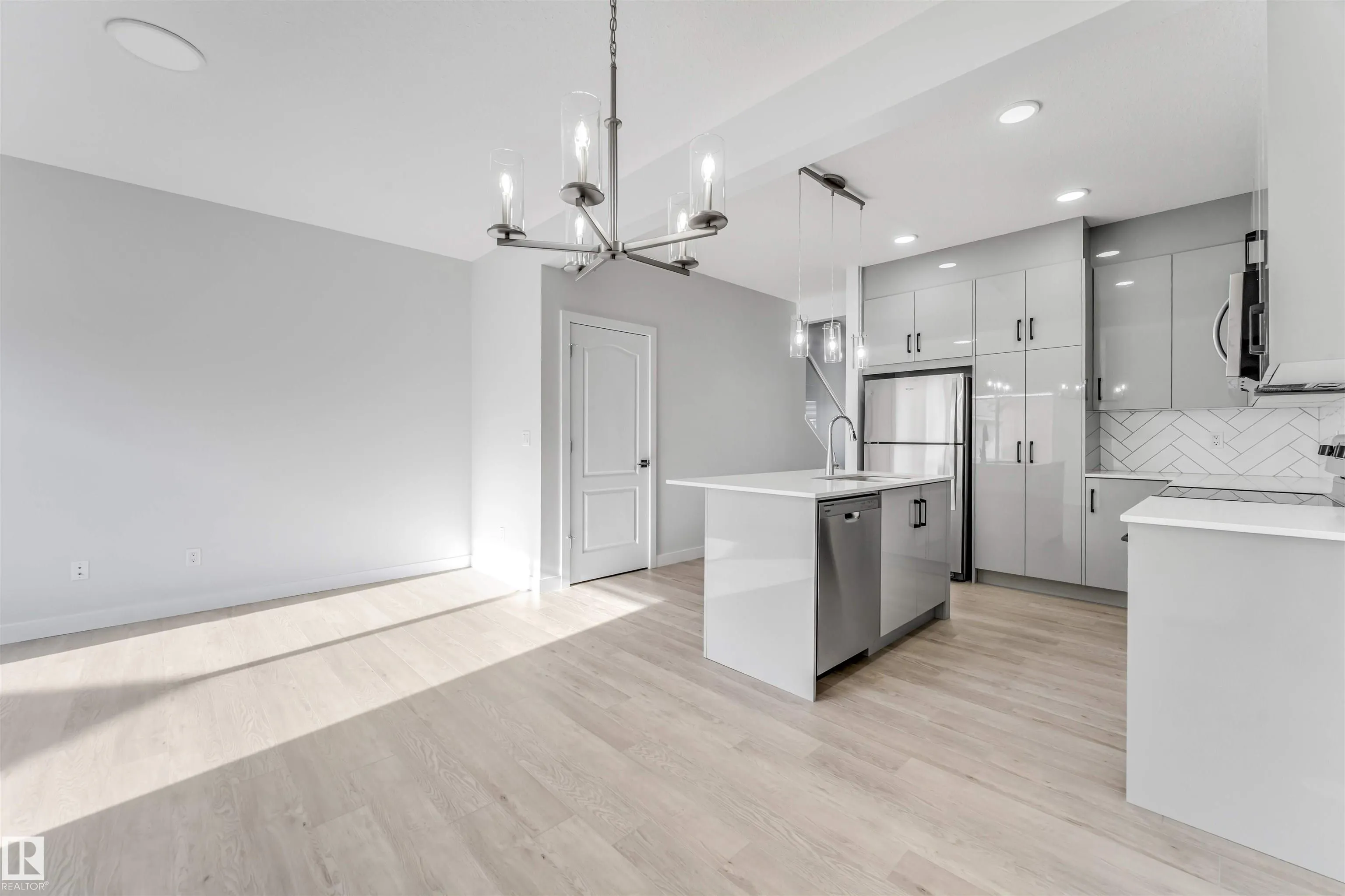 1005 ASTER Boulevard