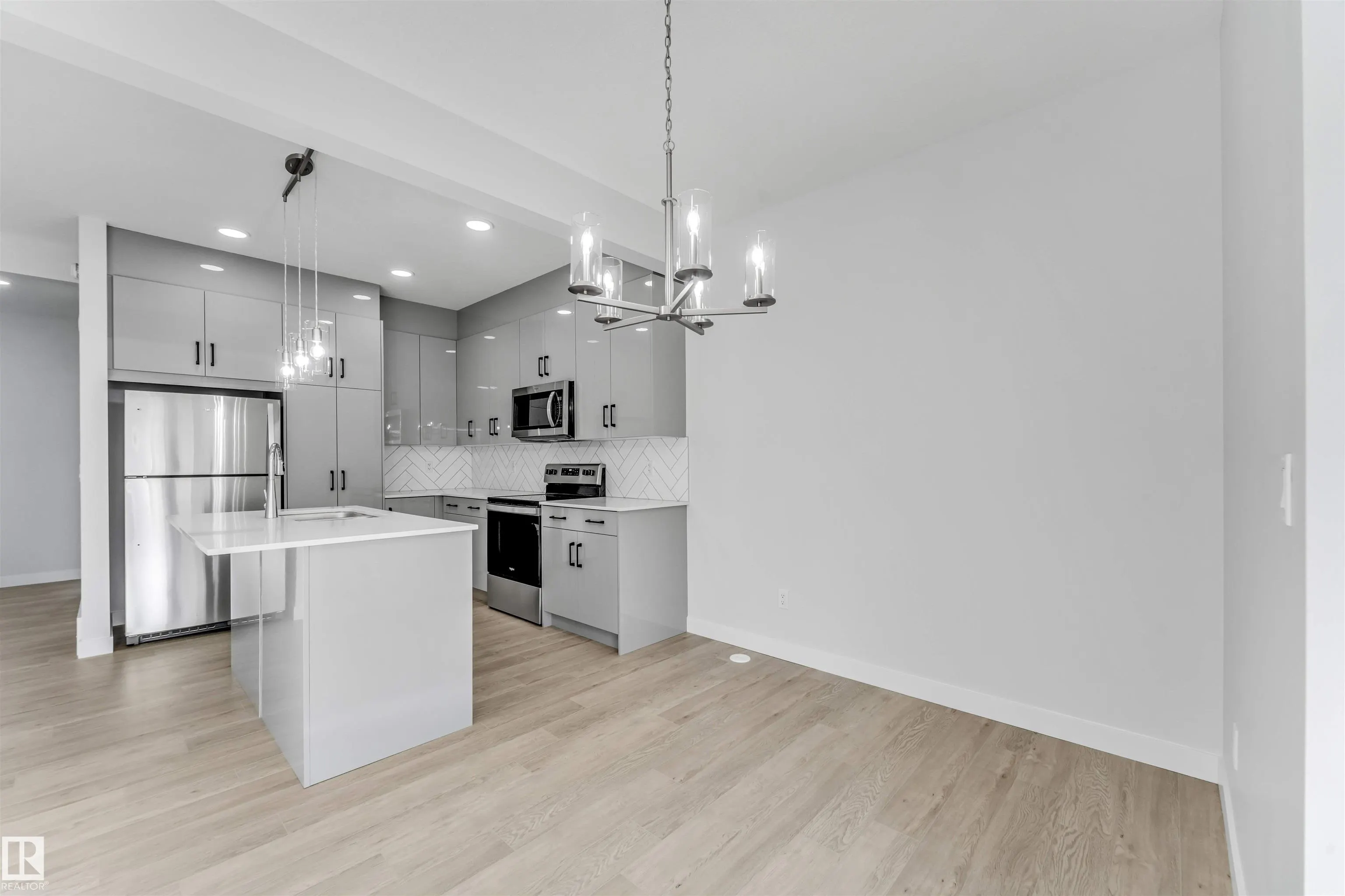 1005 ASTER Boulevard