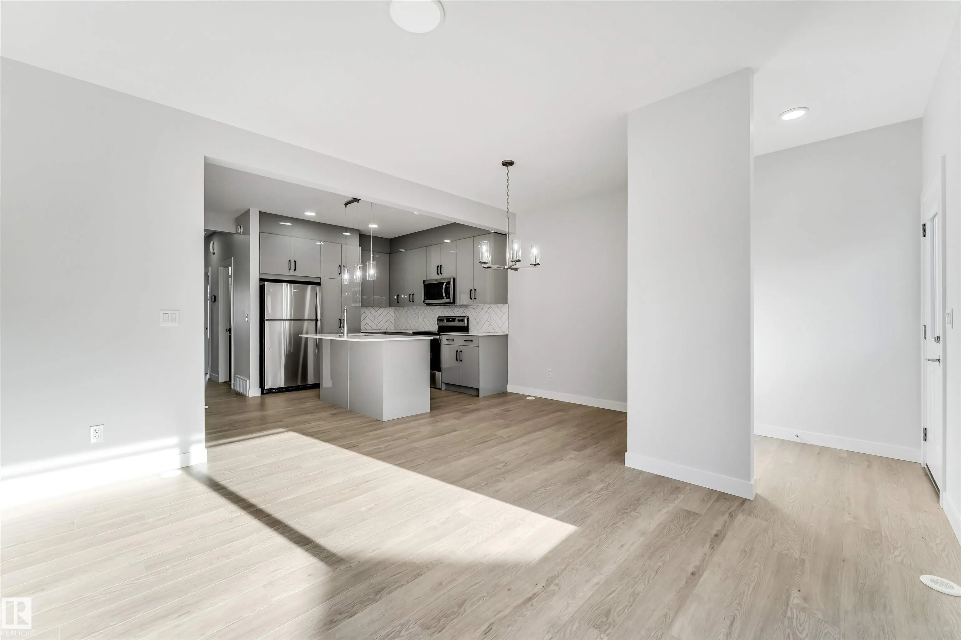 1005 ASTER Boulevard