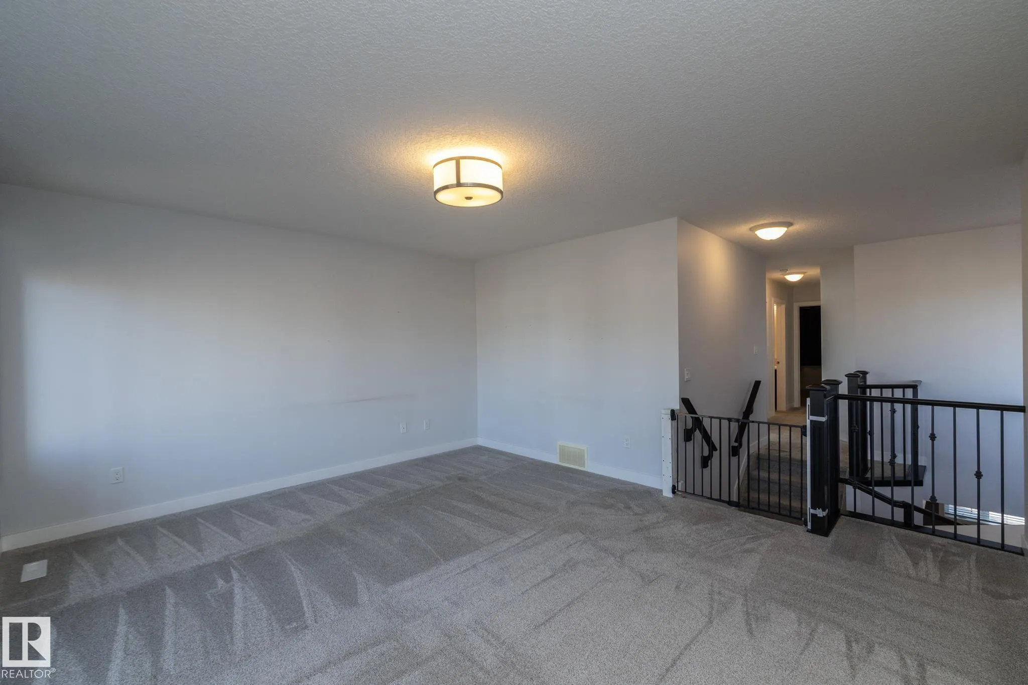 894 OAKLAND Boulevard