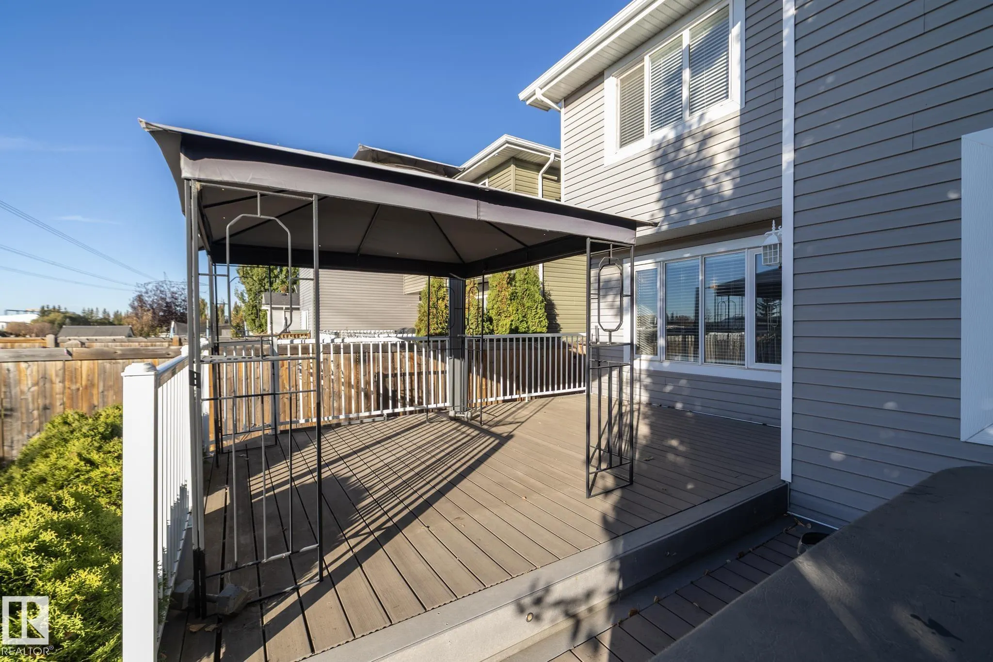 894 OAKLAND Boulevard