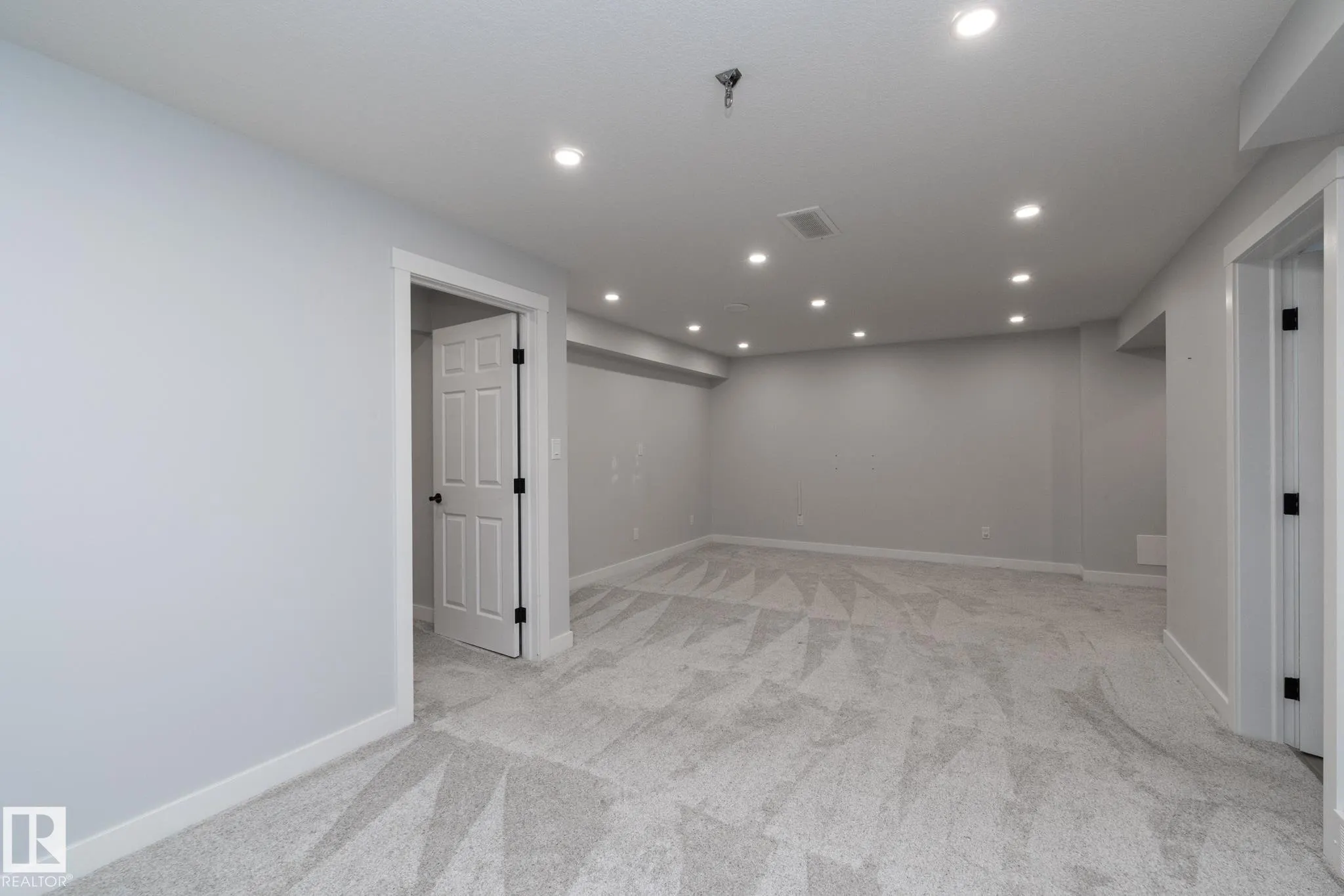 894 OAKLAND Boulevard