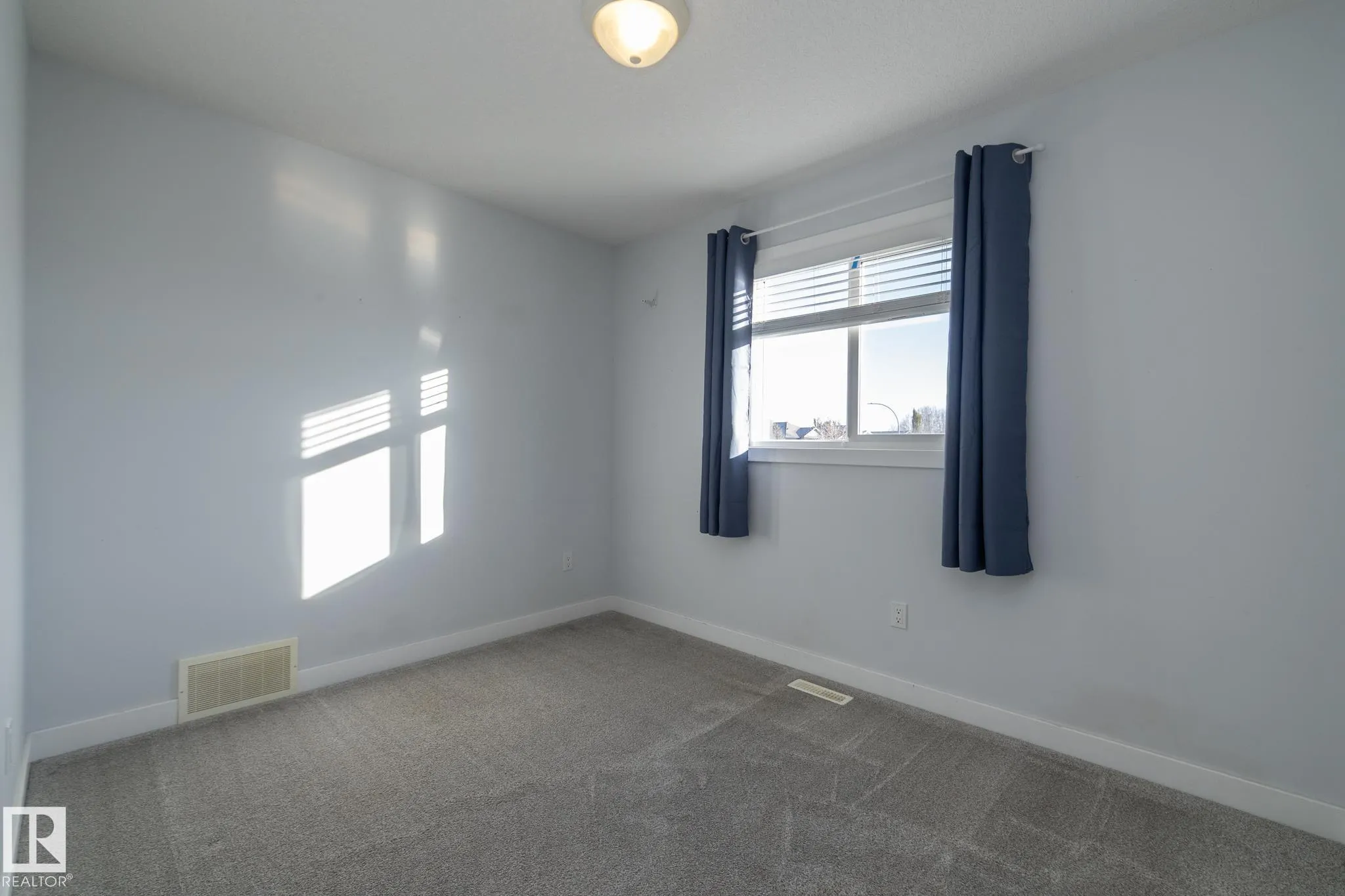 894 OAKLAND Boulevard
