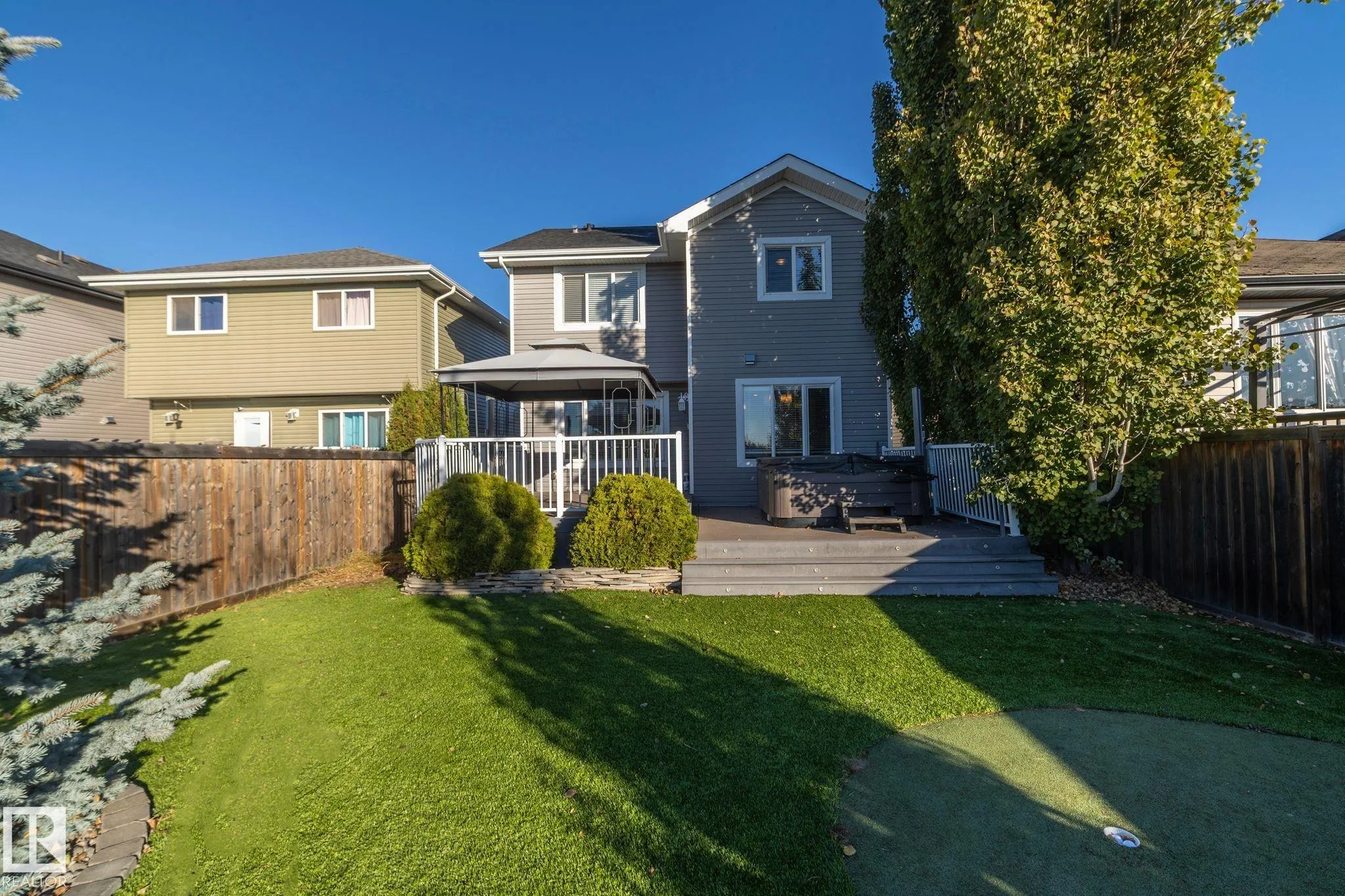 894 OAKLAND Boulevard