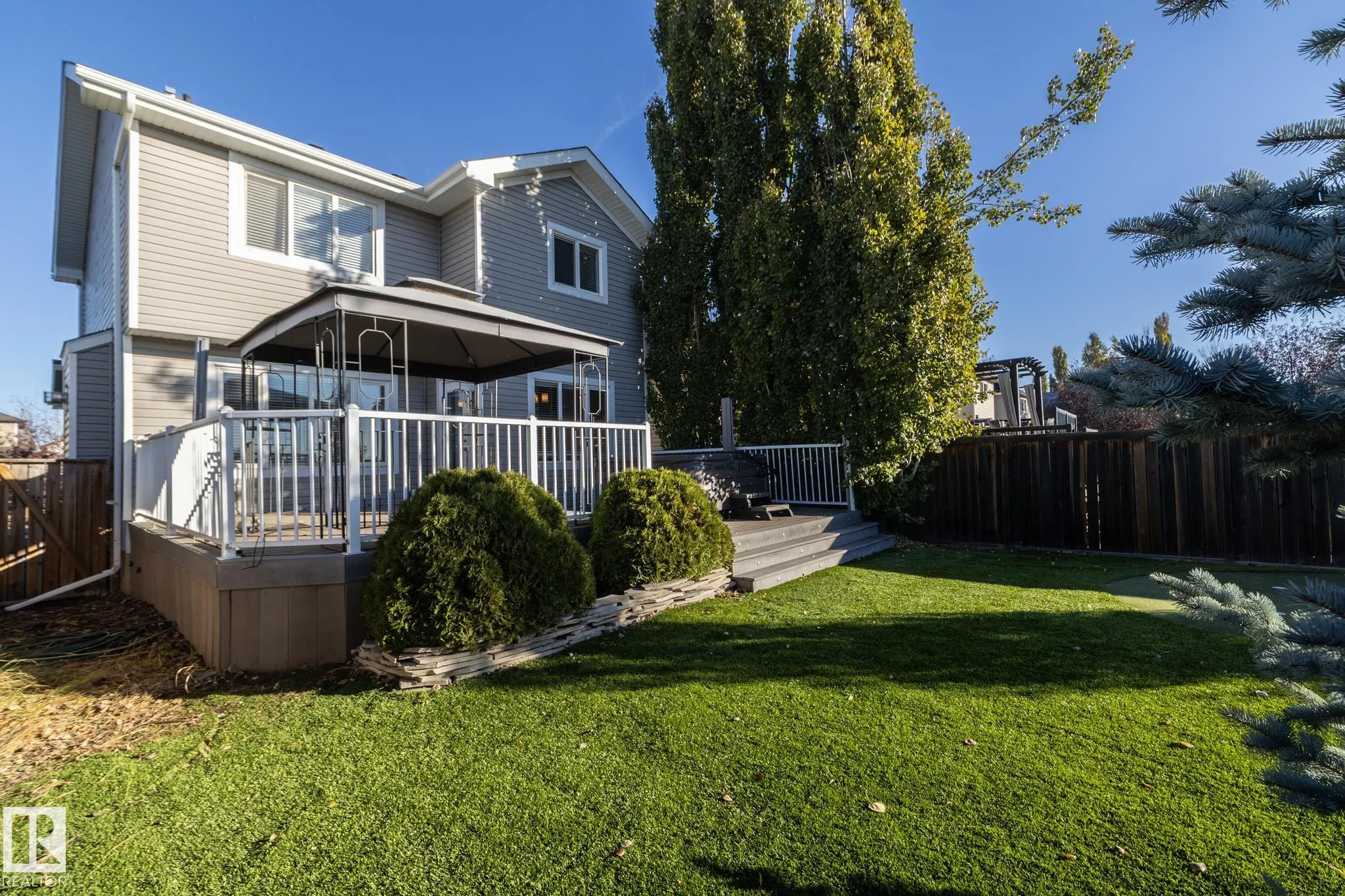 894 OAKLAND Boulevard