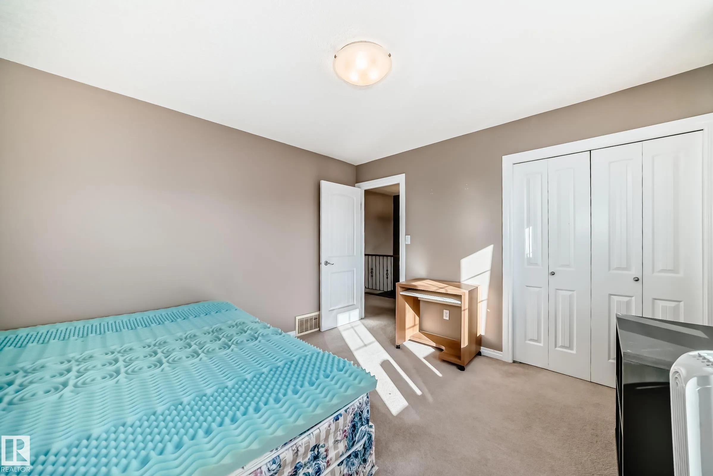 569 Stewart Crescent