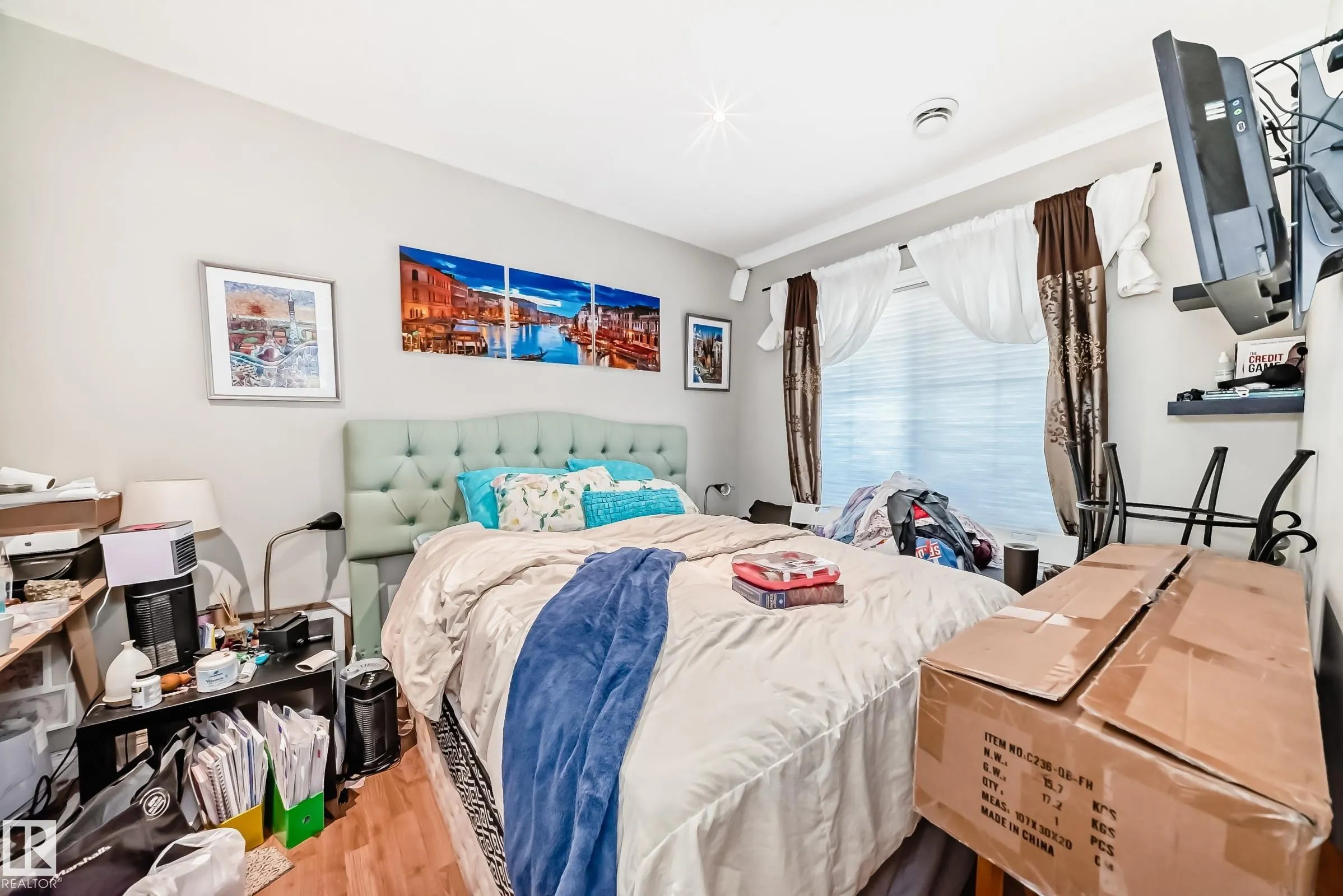 569 Stewart Crescent