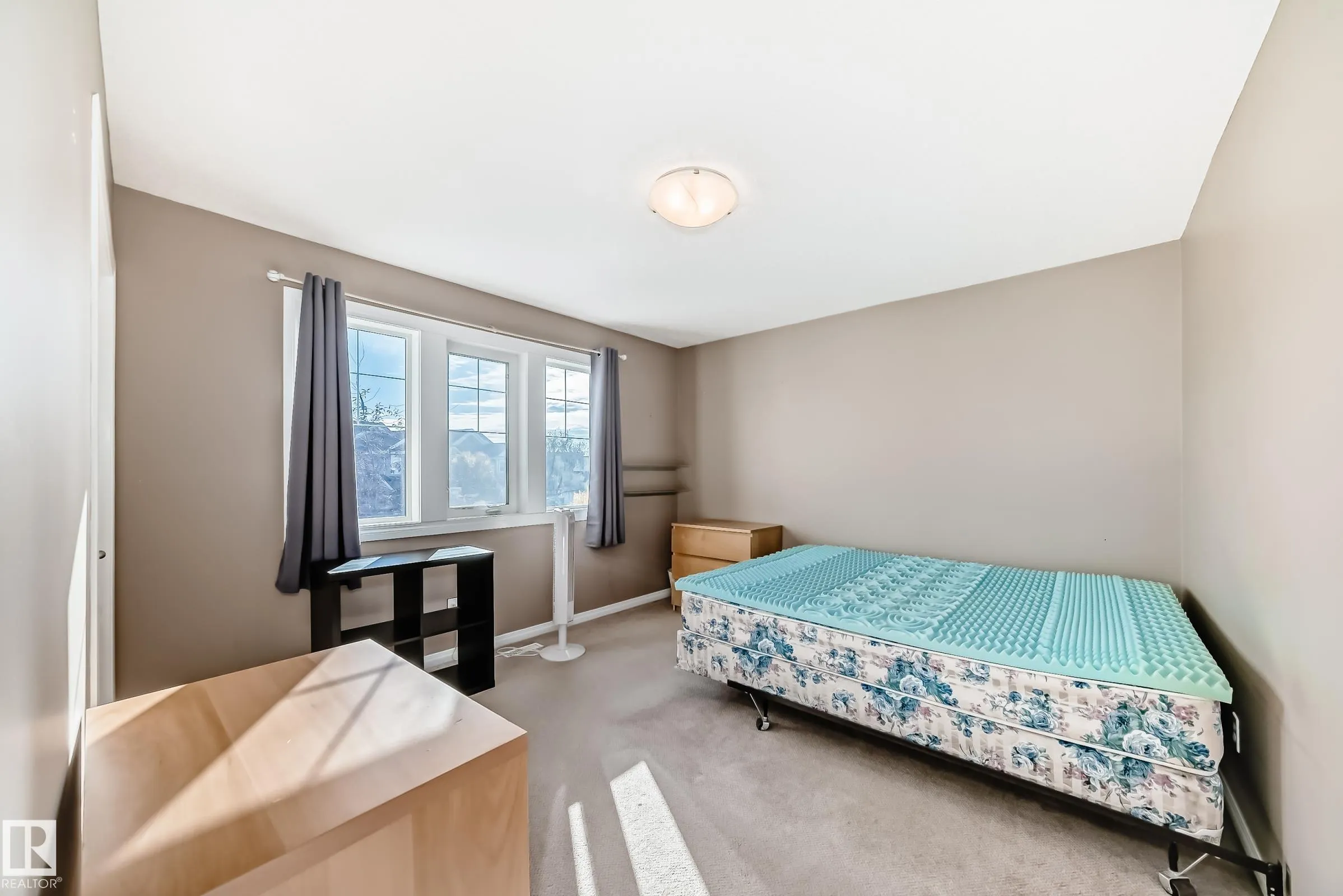 569 Stewart Crescent