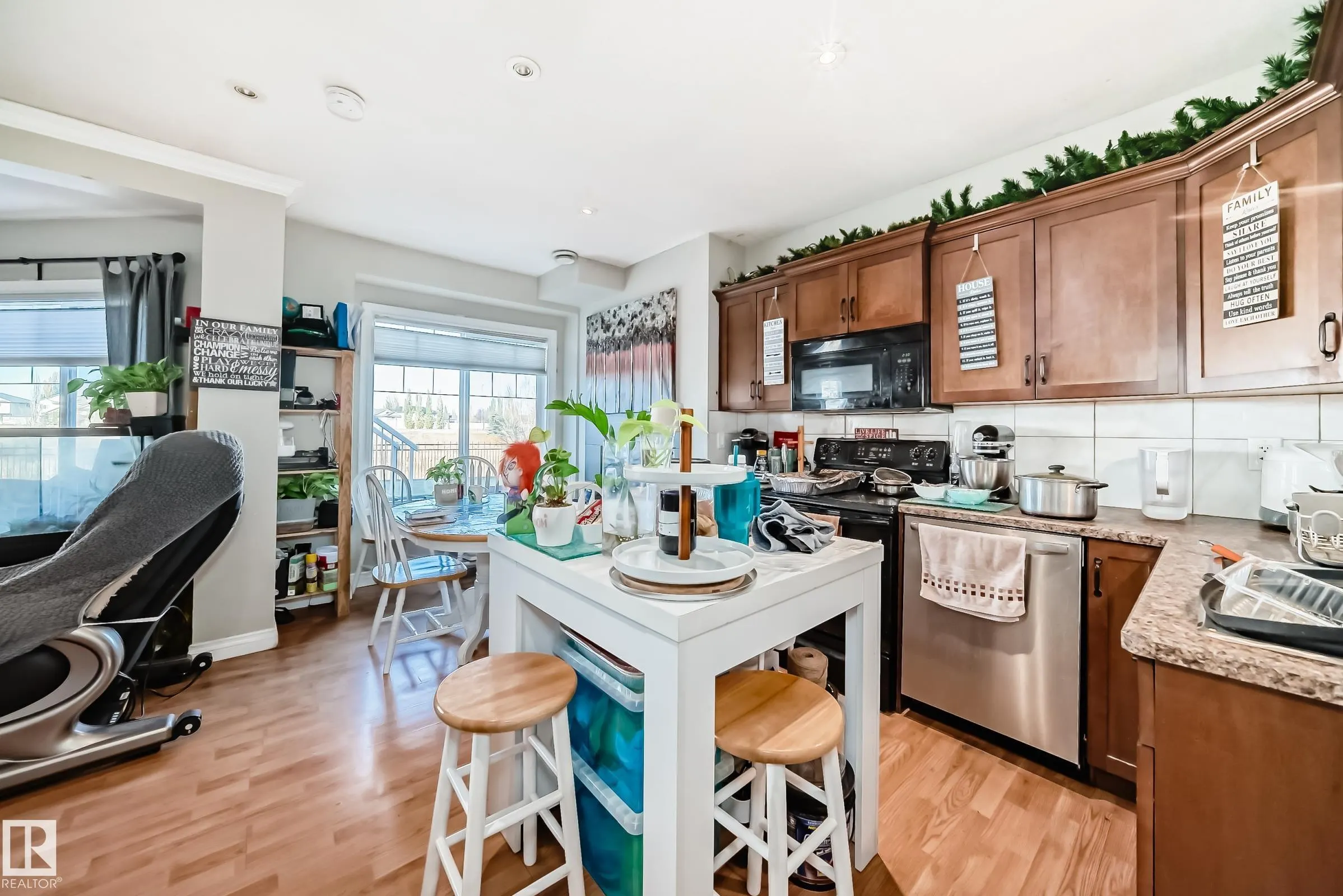 569 Stewart Crescent