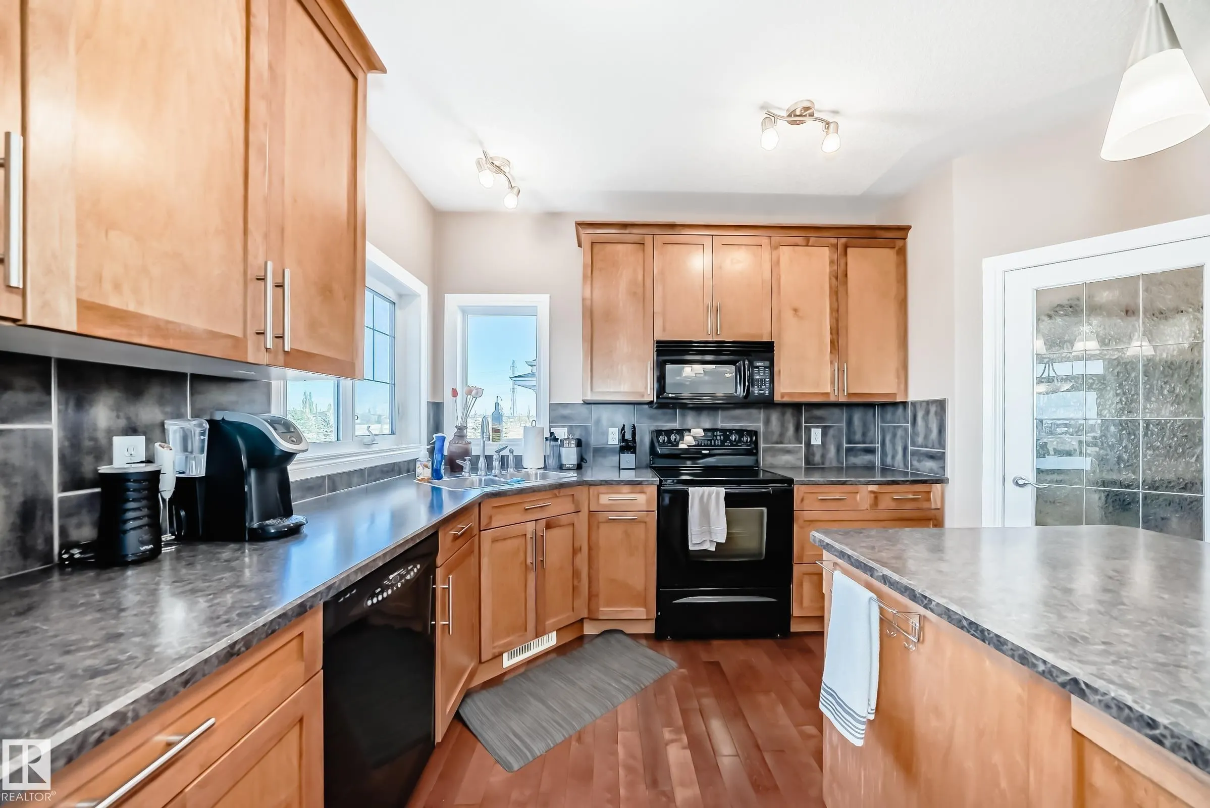 569 Stewart Crescent
