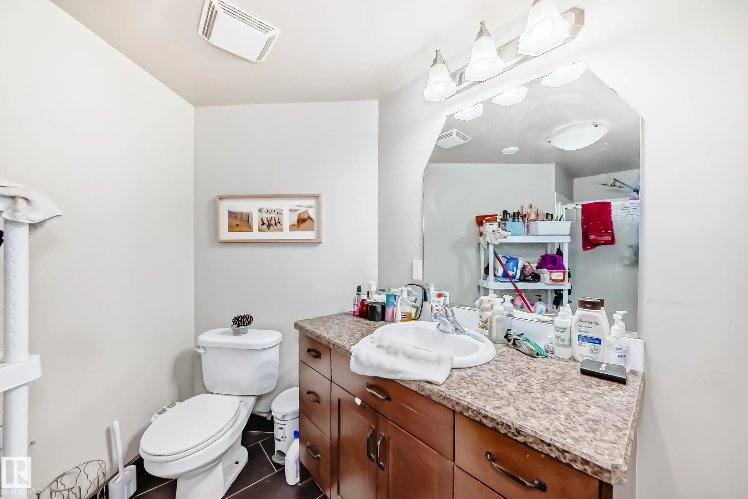 569 Stewart Crescent