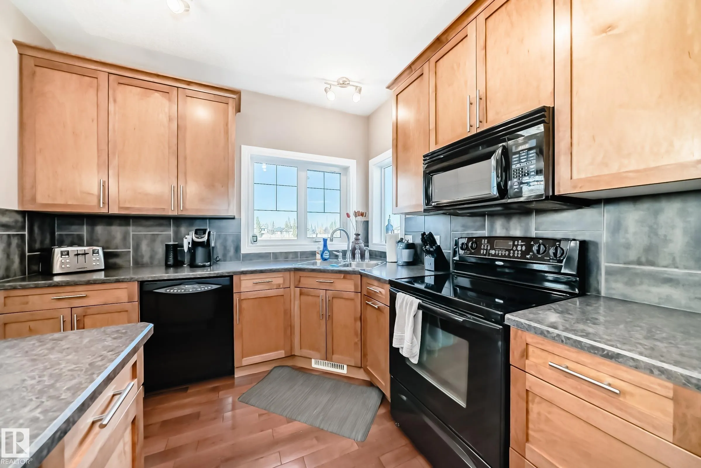 569 Stewart Crescent