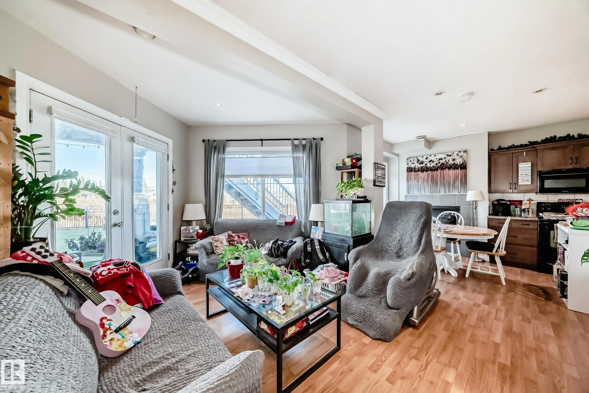 569 Stewart Crescent