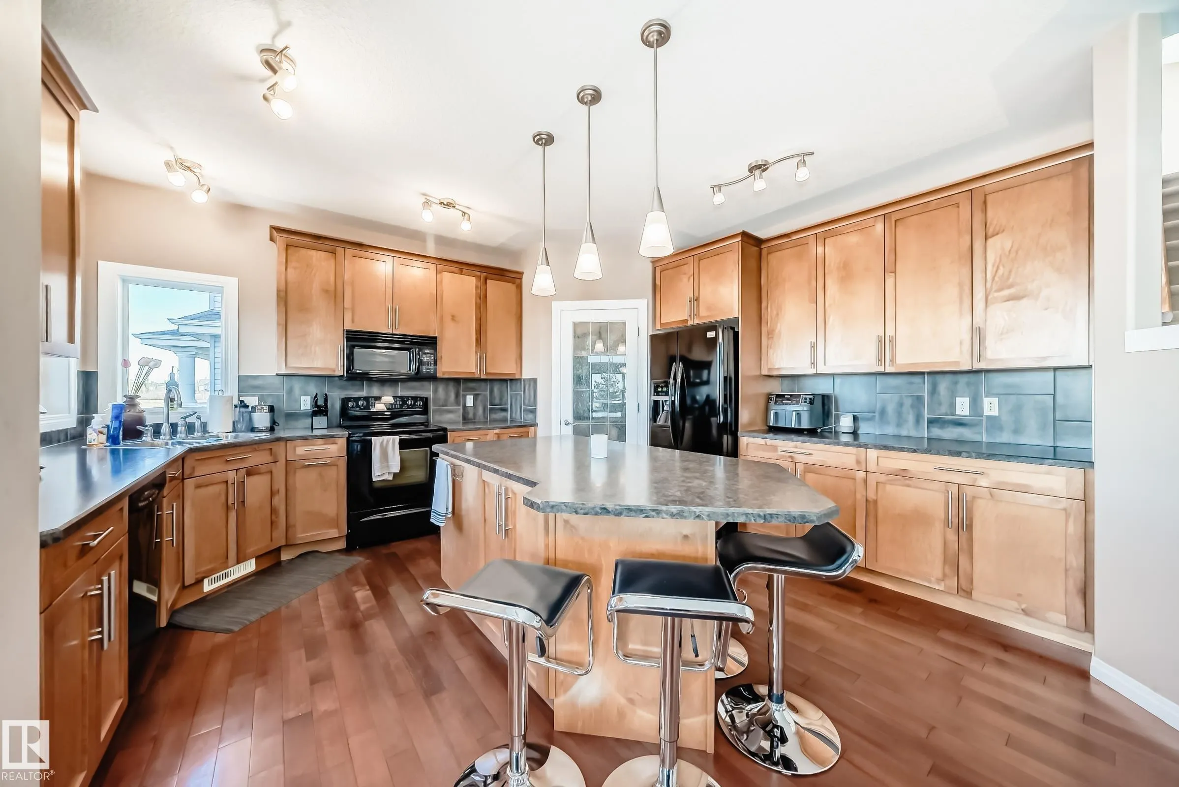 569 Stewart Crescent