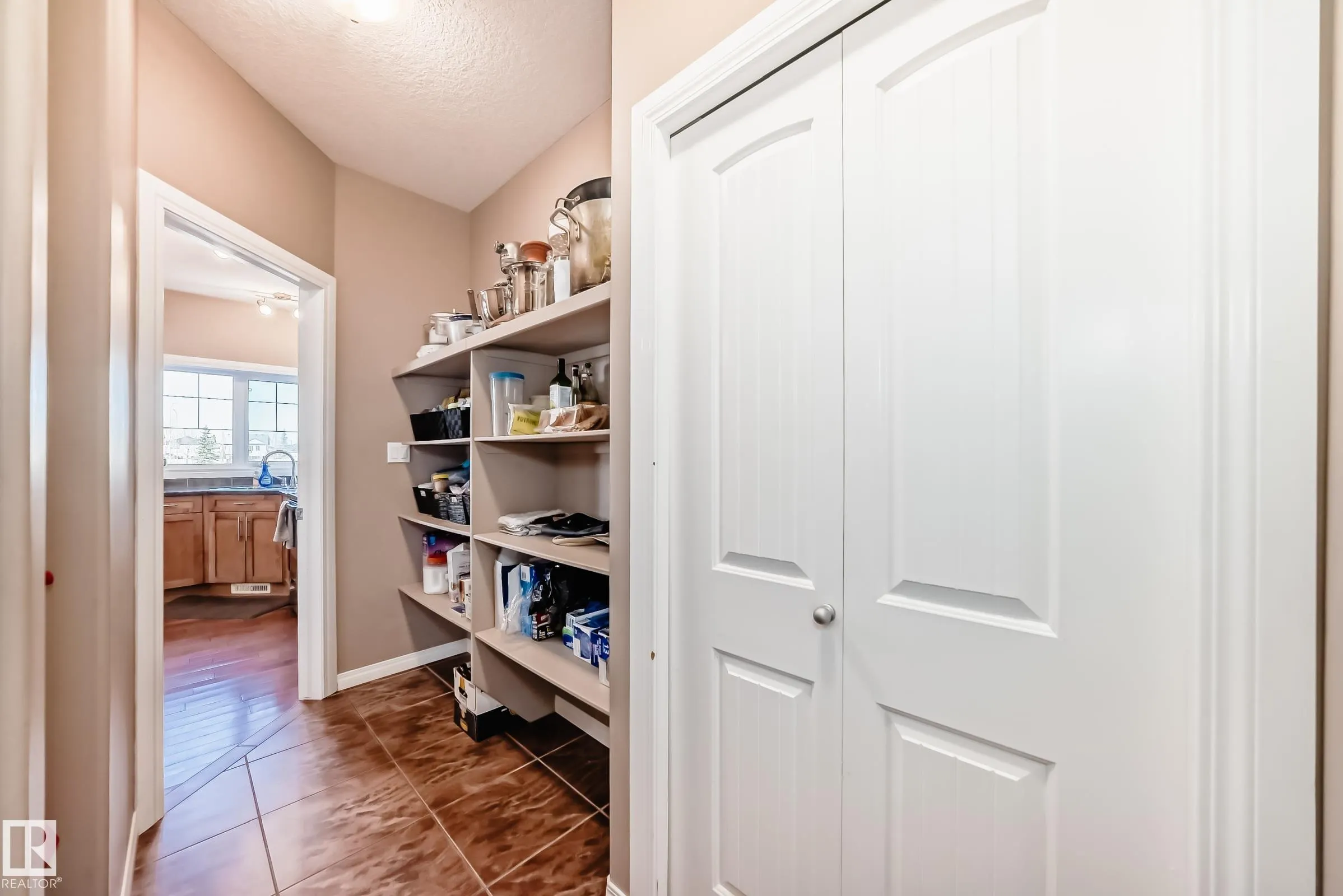 569 Stewart Crescent