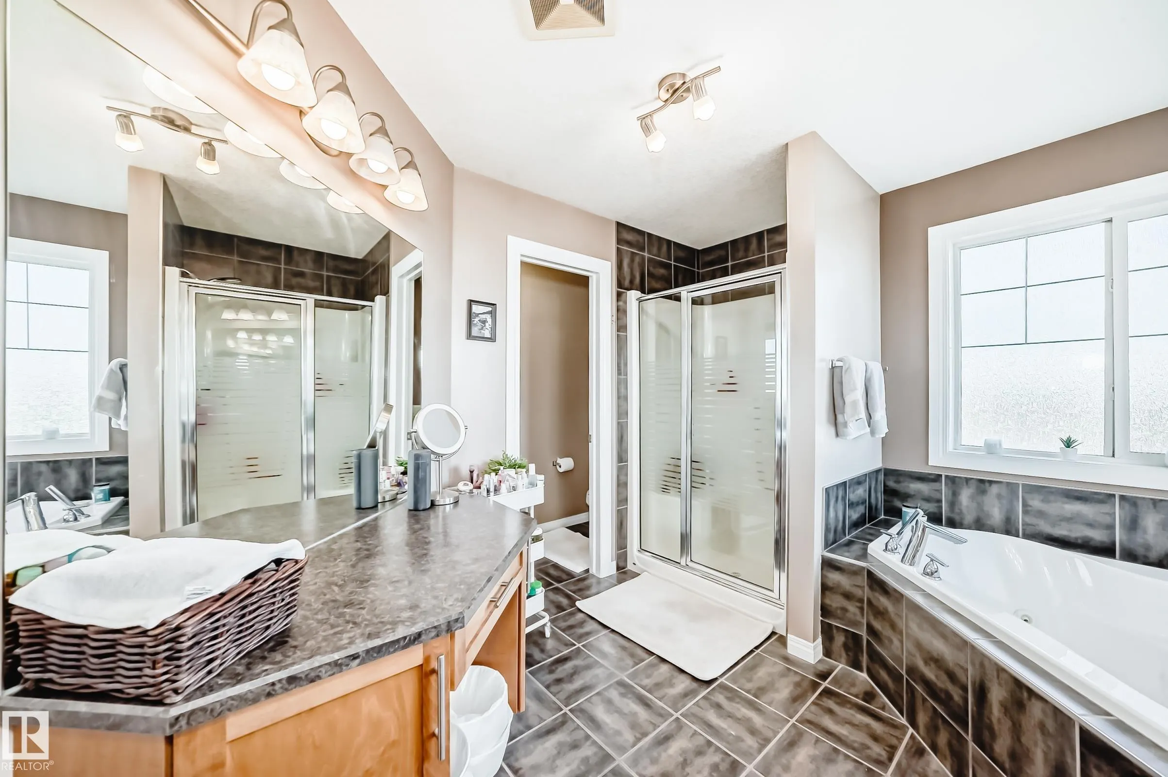 569 Stewart Crescent