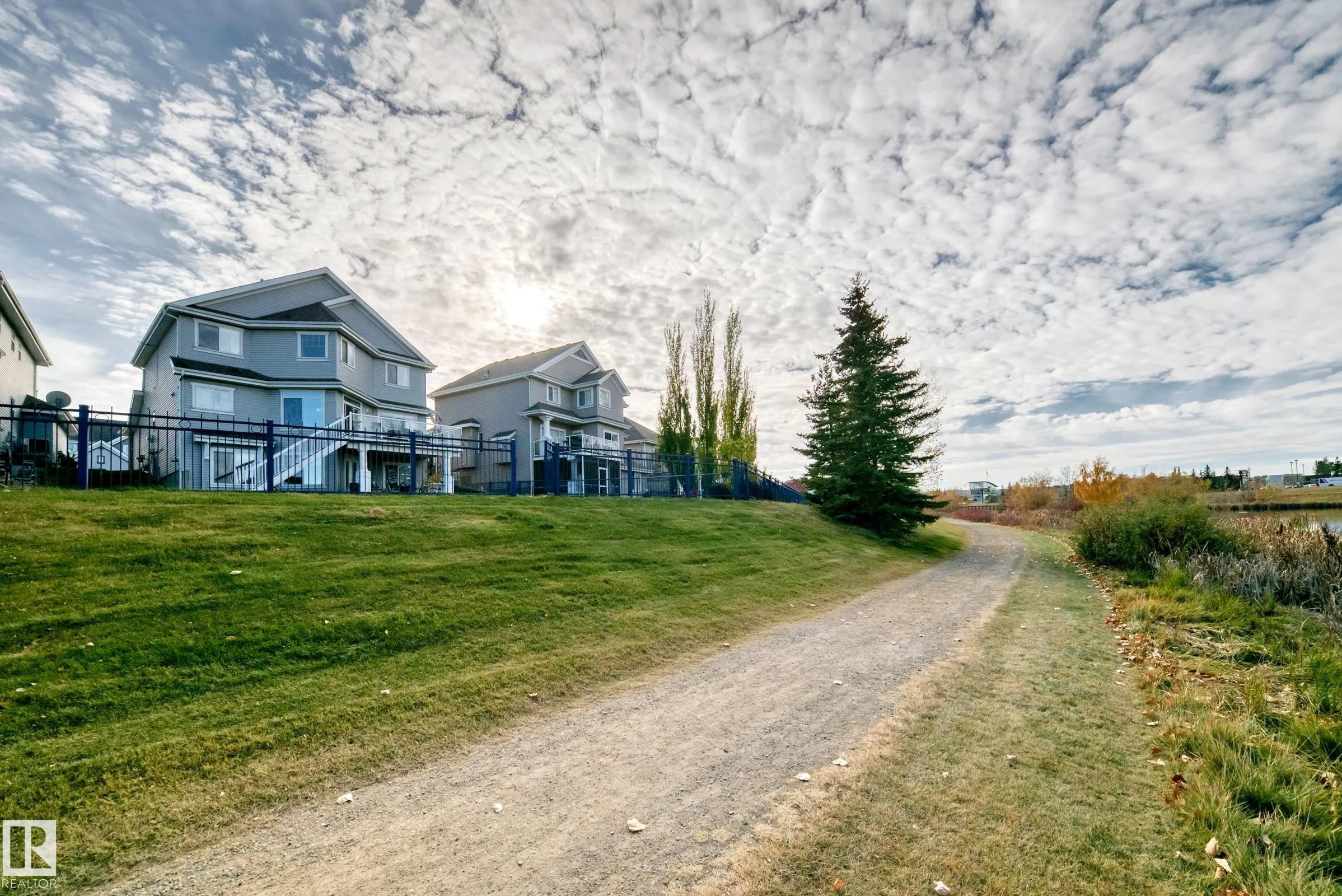 569 Stewart Crescent