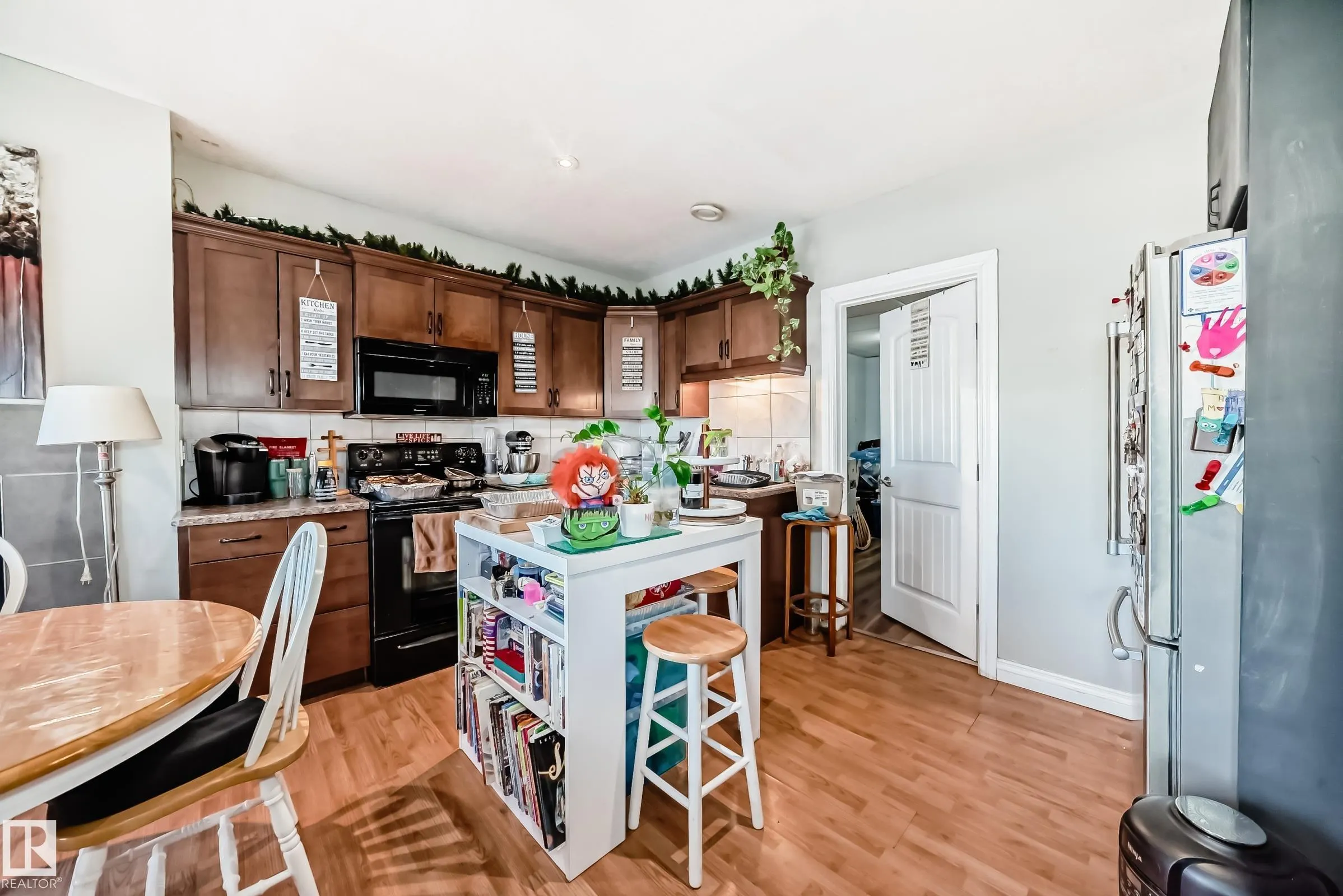 569 Stewart Crescent
