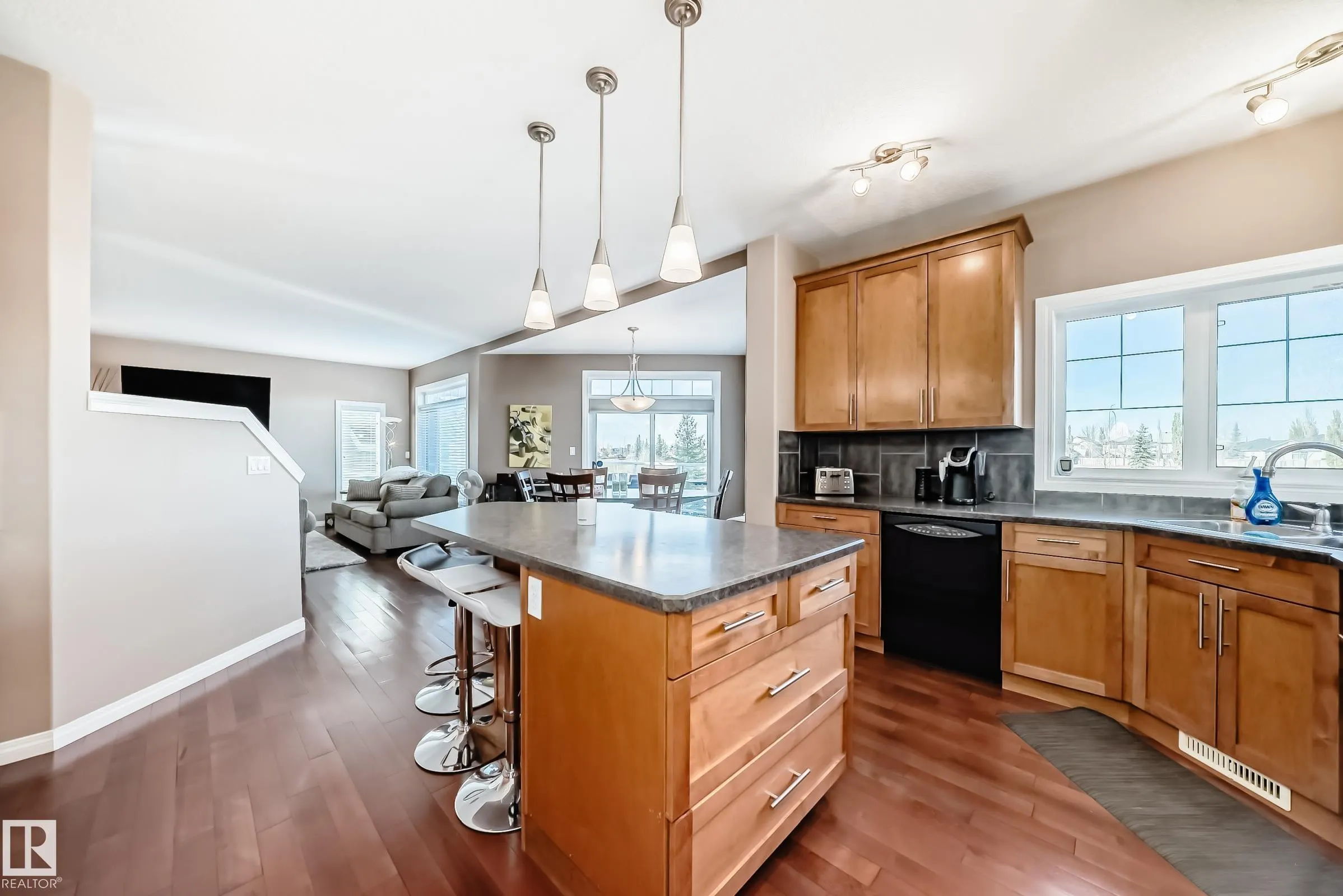 569 Stewart Crescent