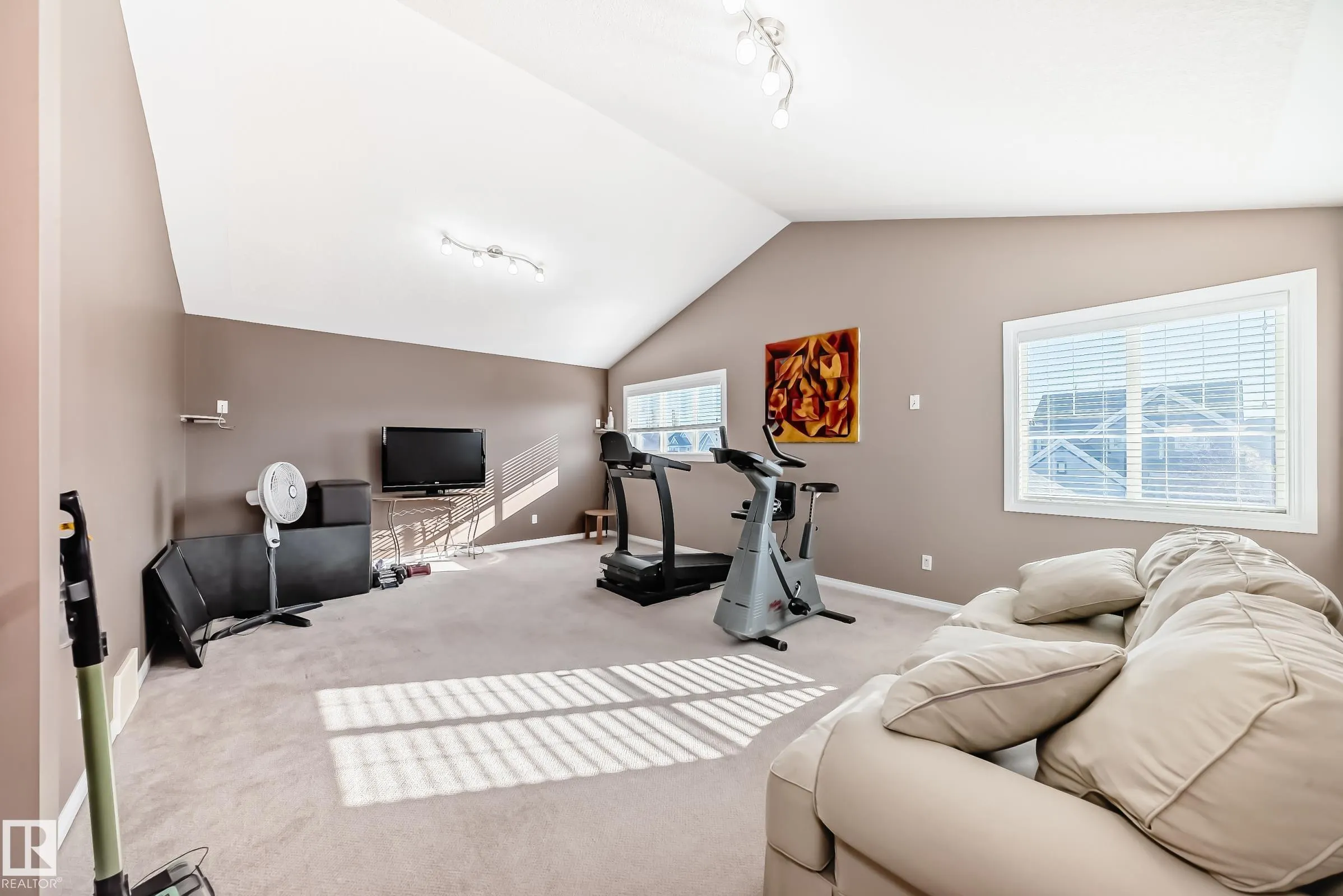 569 Stewart Crescent