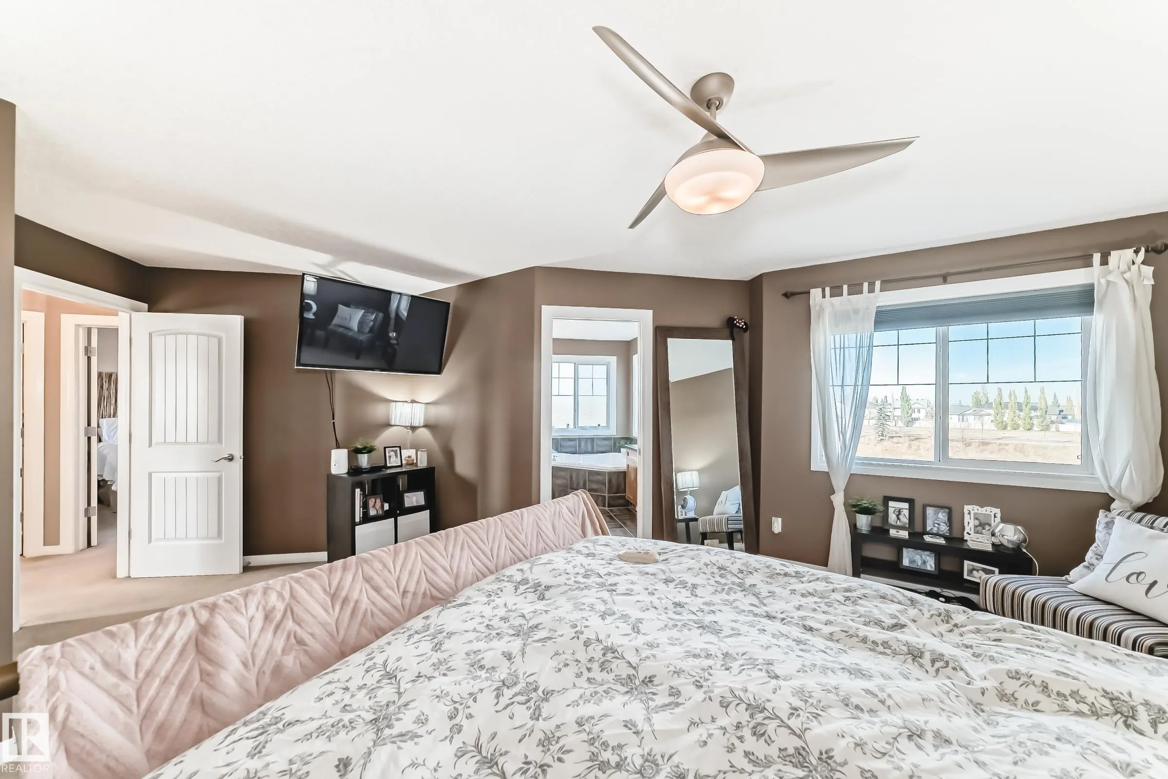 569 Stewart Crescent