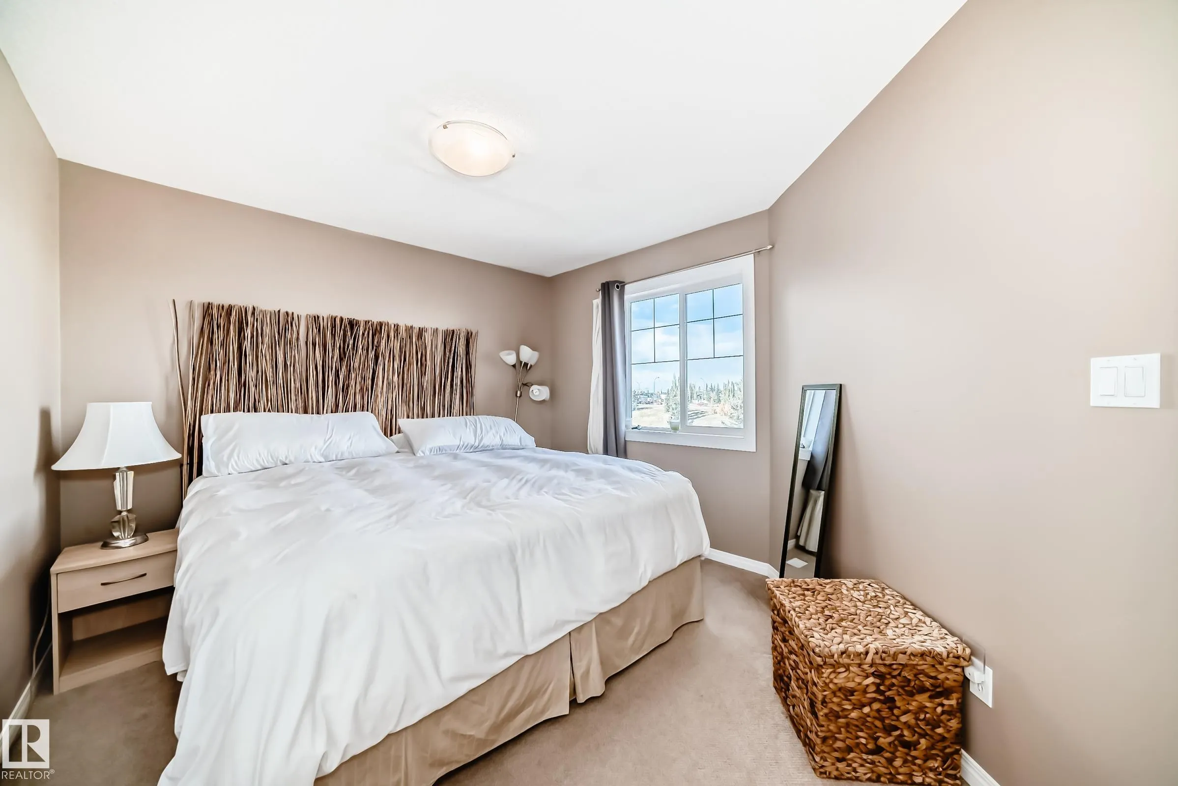 569 Stewart Crescent