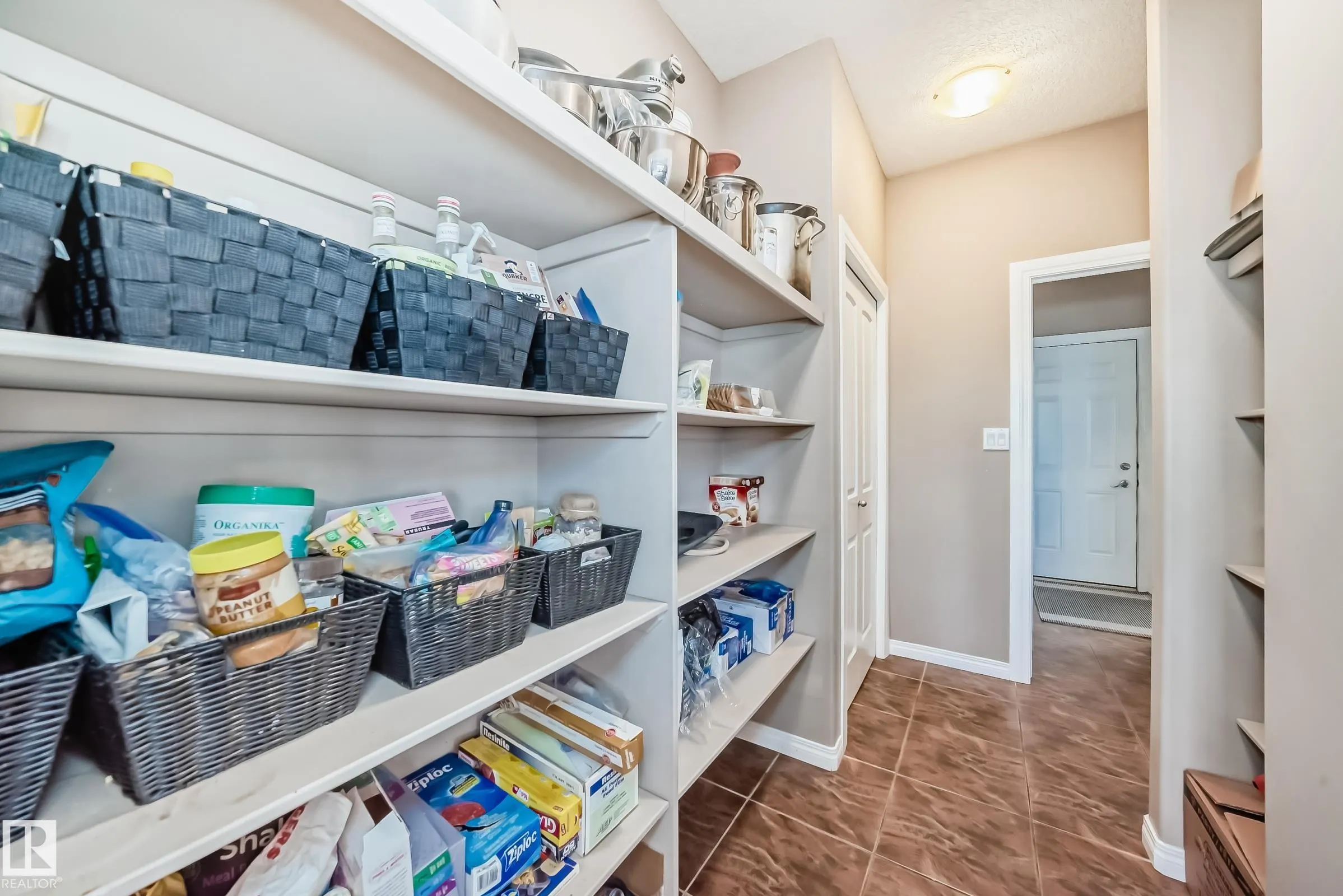 569 Stewart Crescent