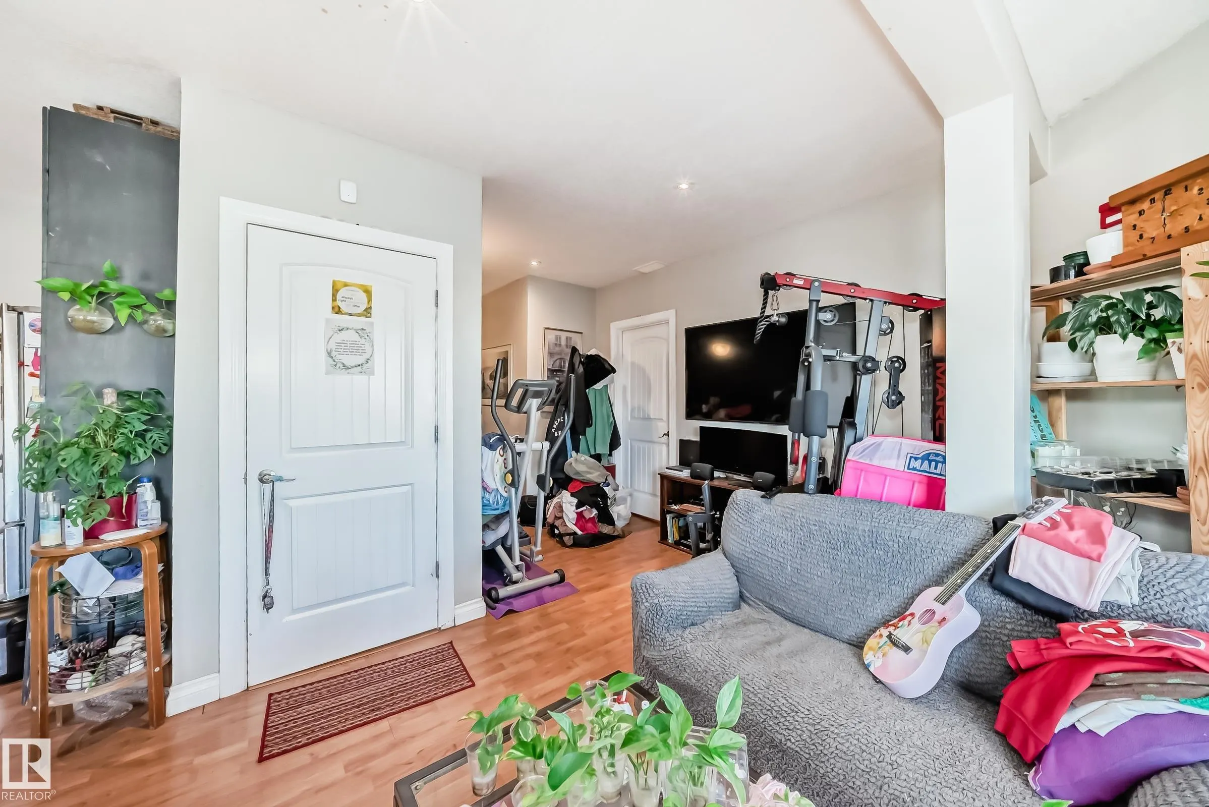 569 Stewart Crescent