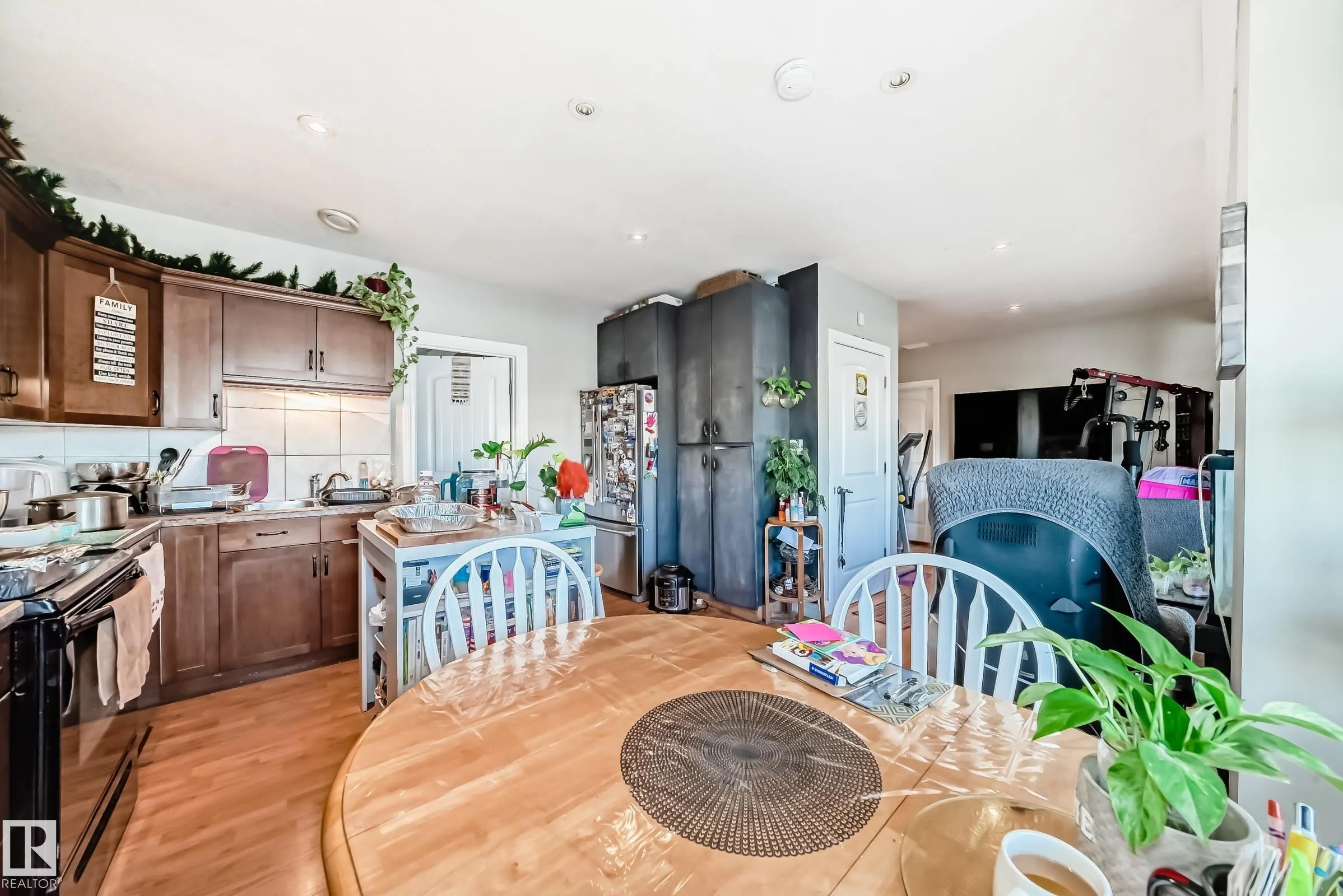 569 Stewart Crescent
