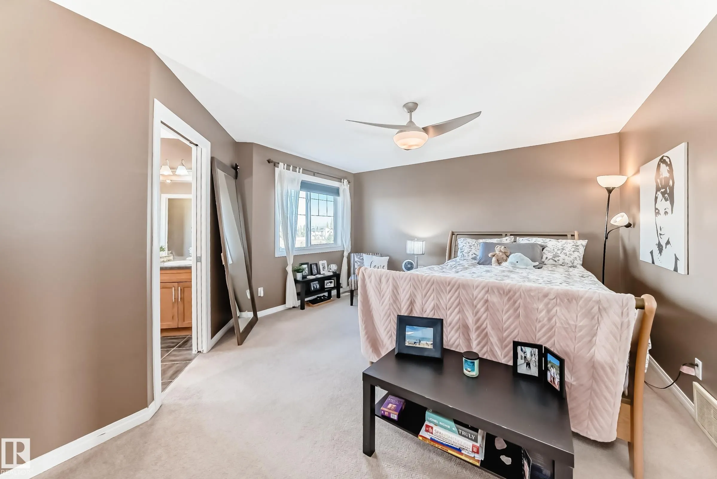 569 Stewart Crescent