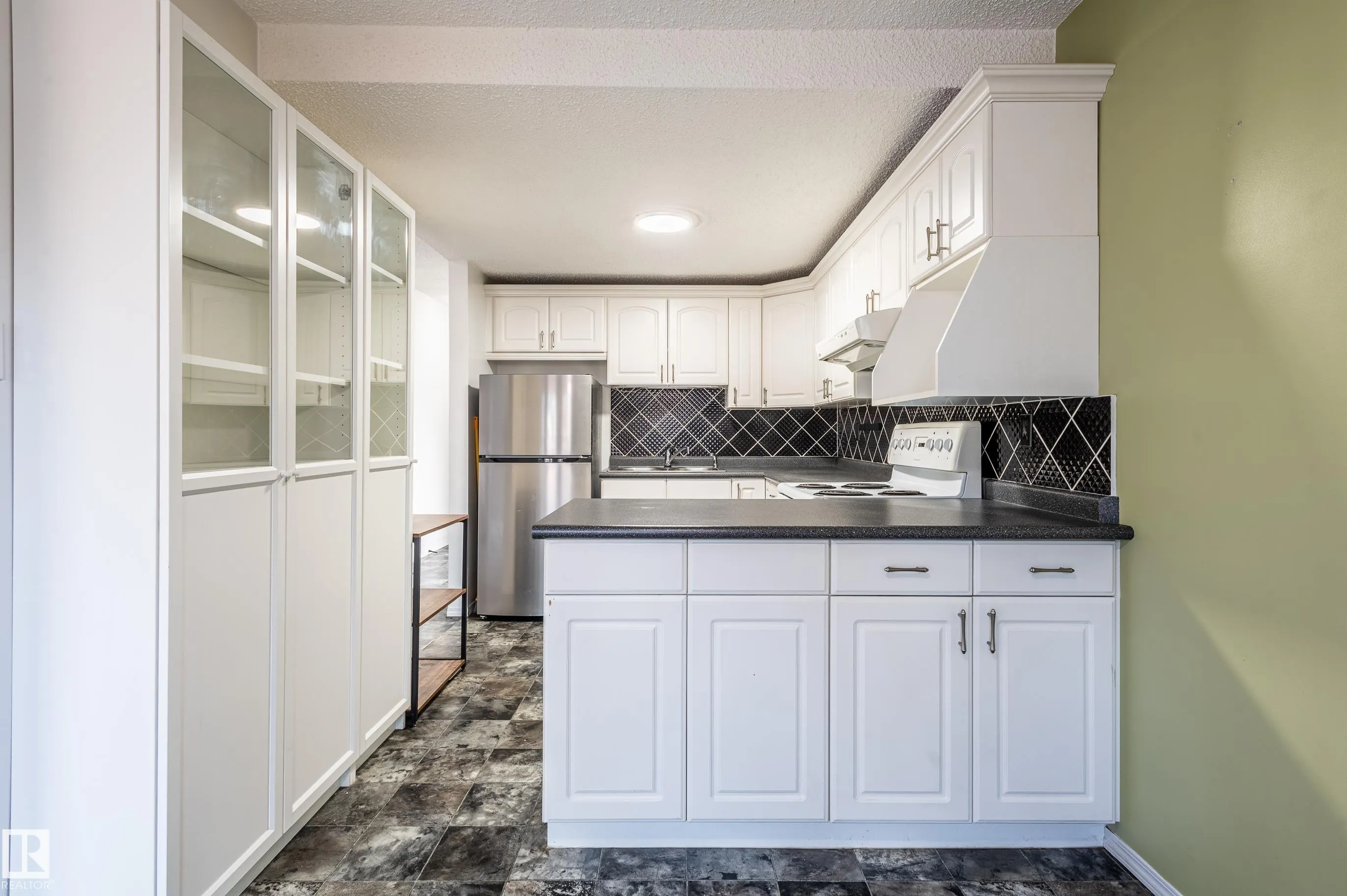 266 CHATEAU Place