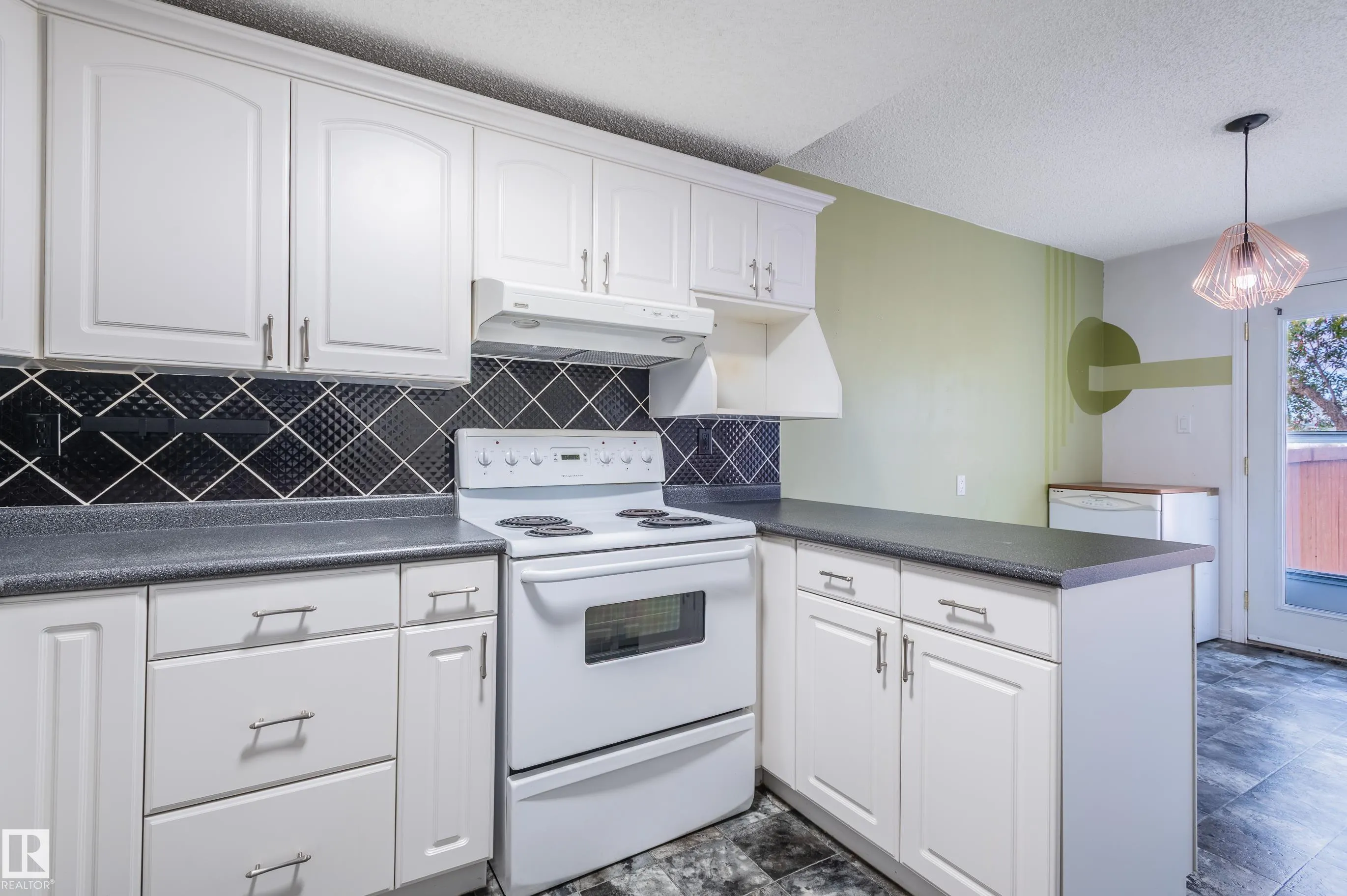 266 CHATEAU Place