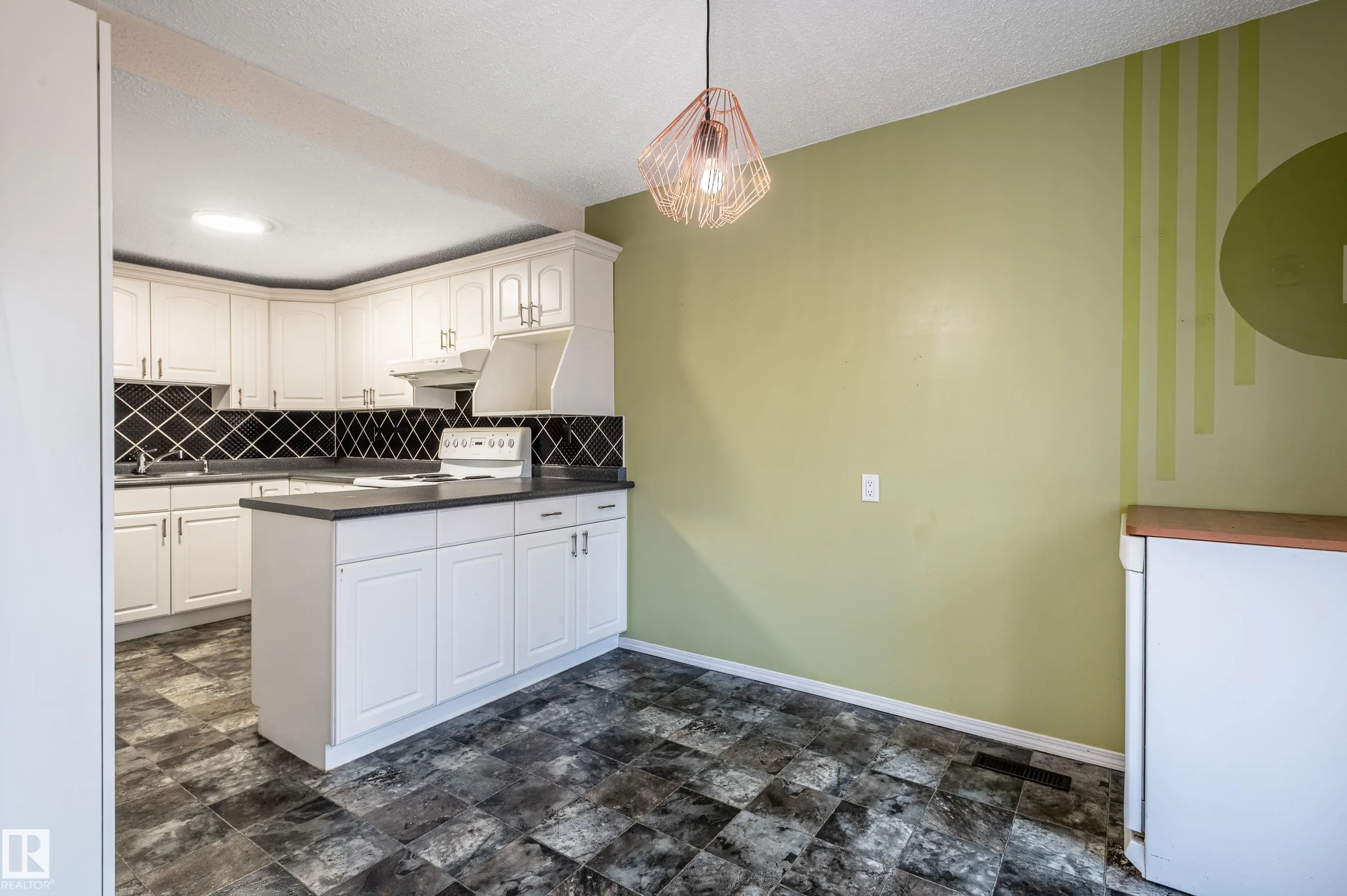 266 CHATEAU Place