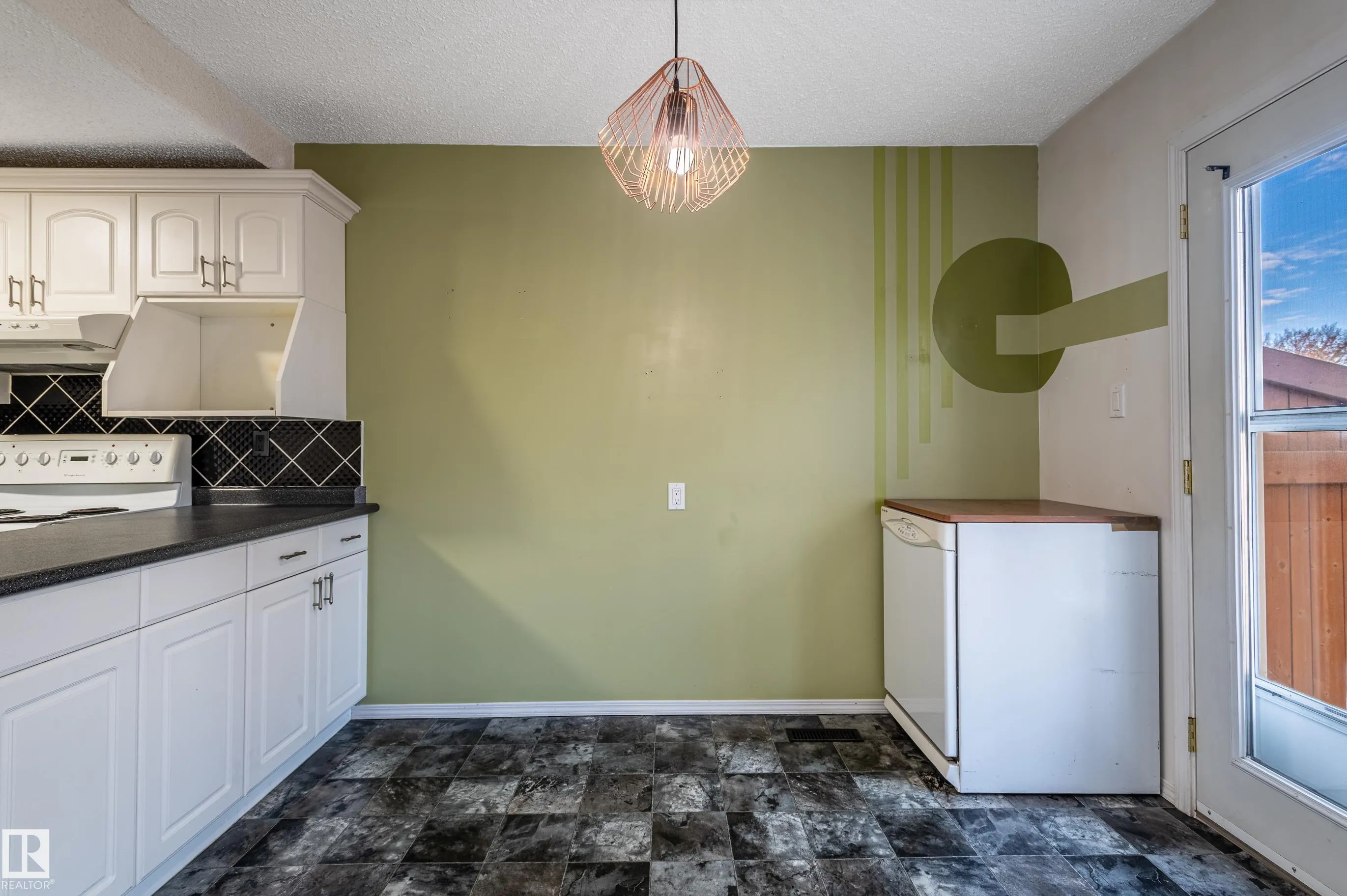 266 CHATEAU Place