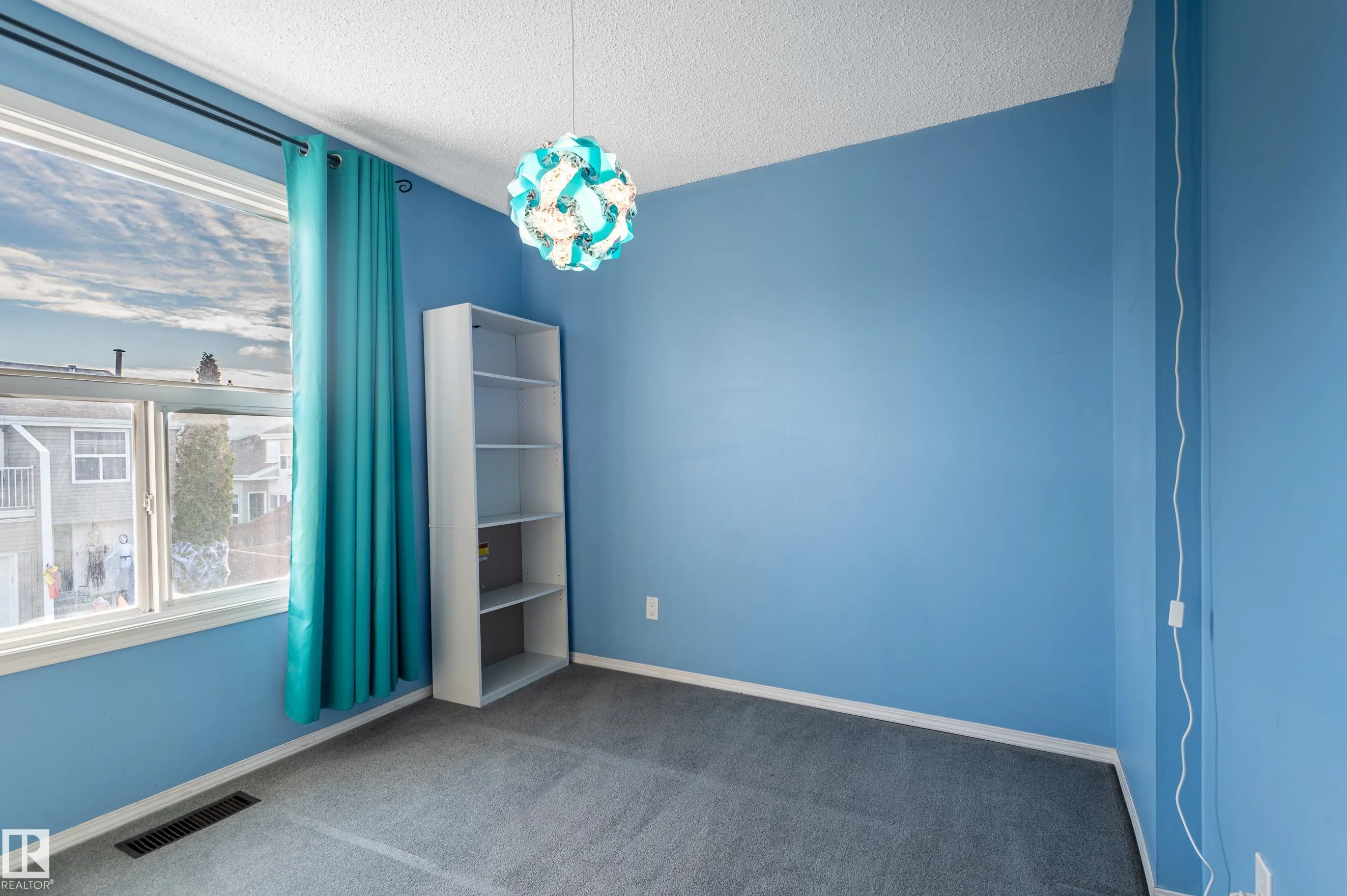 266 CHATEAU Place