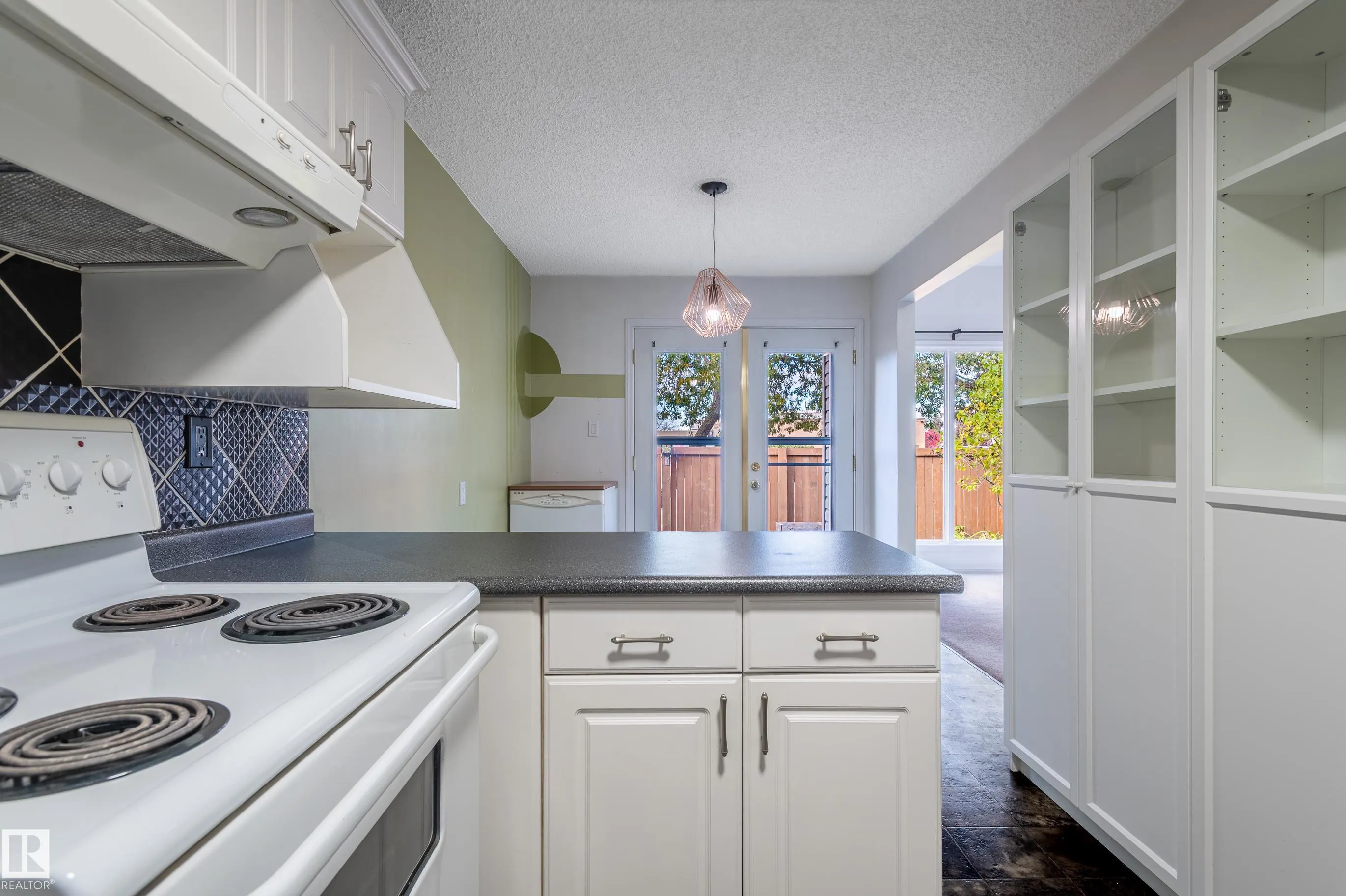 266 CHATEAU Place